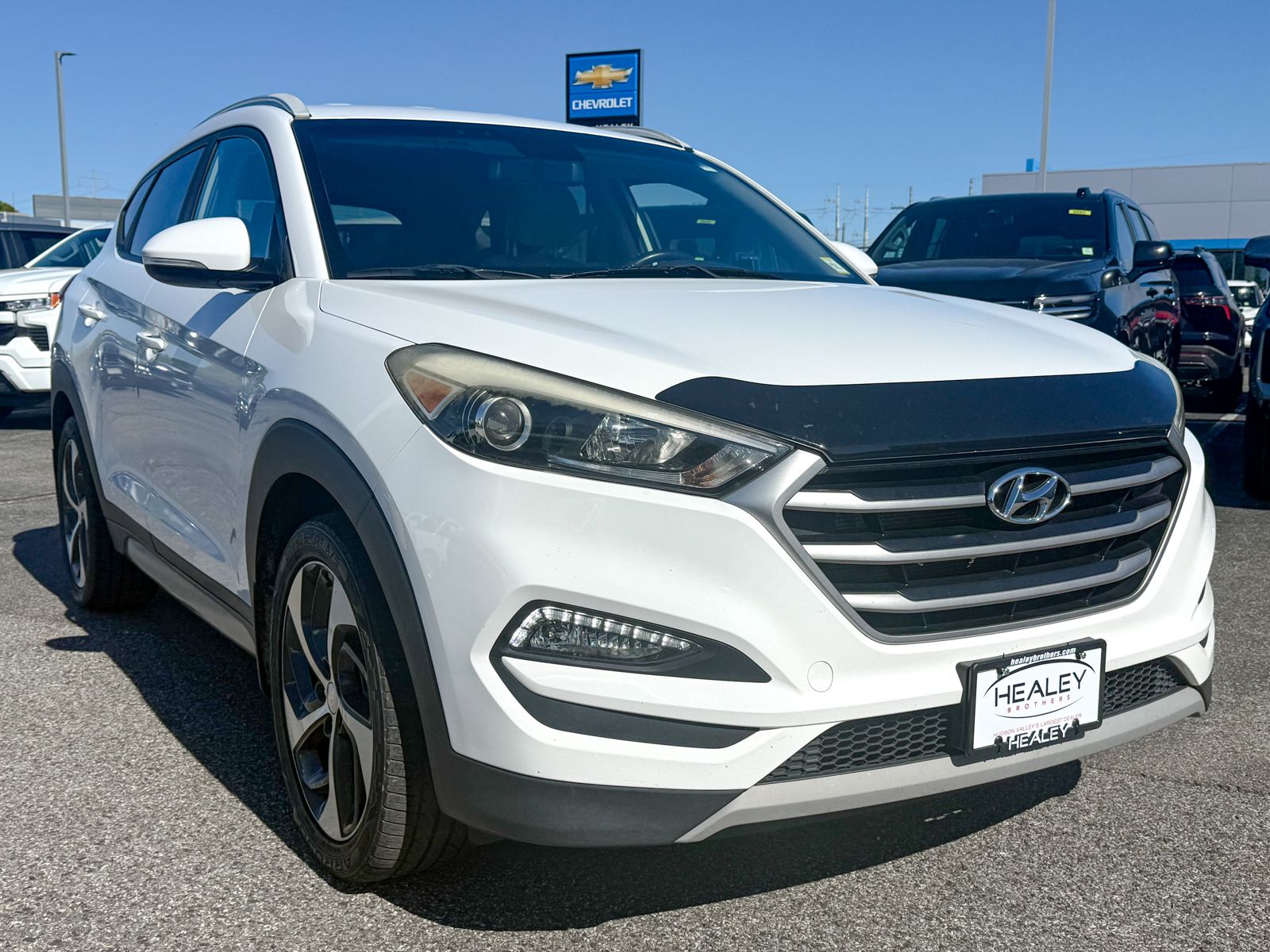 Photo view of 2017 Hyundai Tucson in White