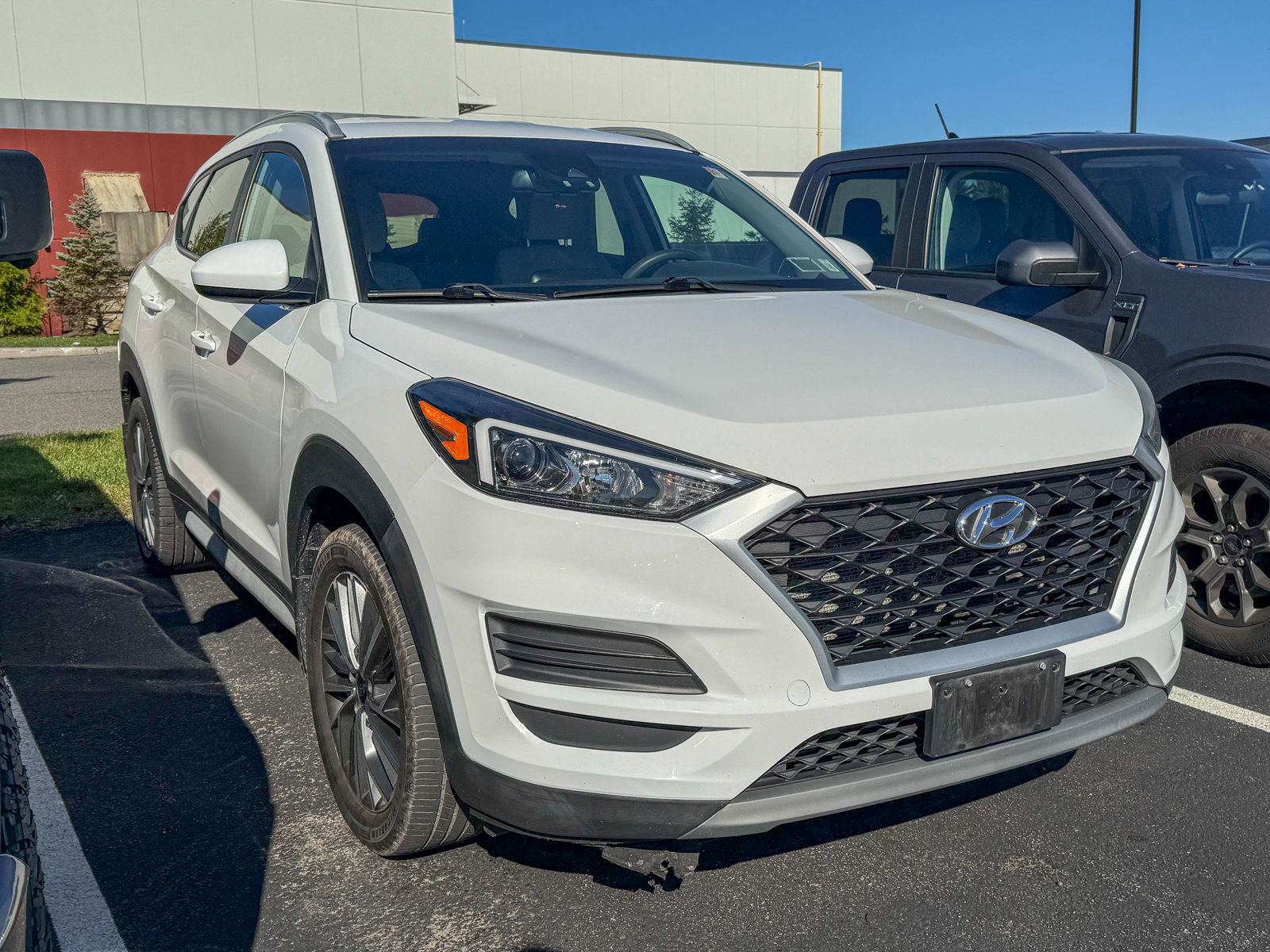 Photo view of 2019 Hyundai Tucson in White