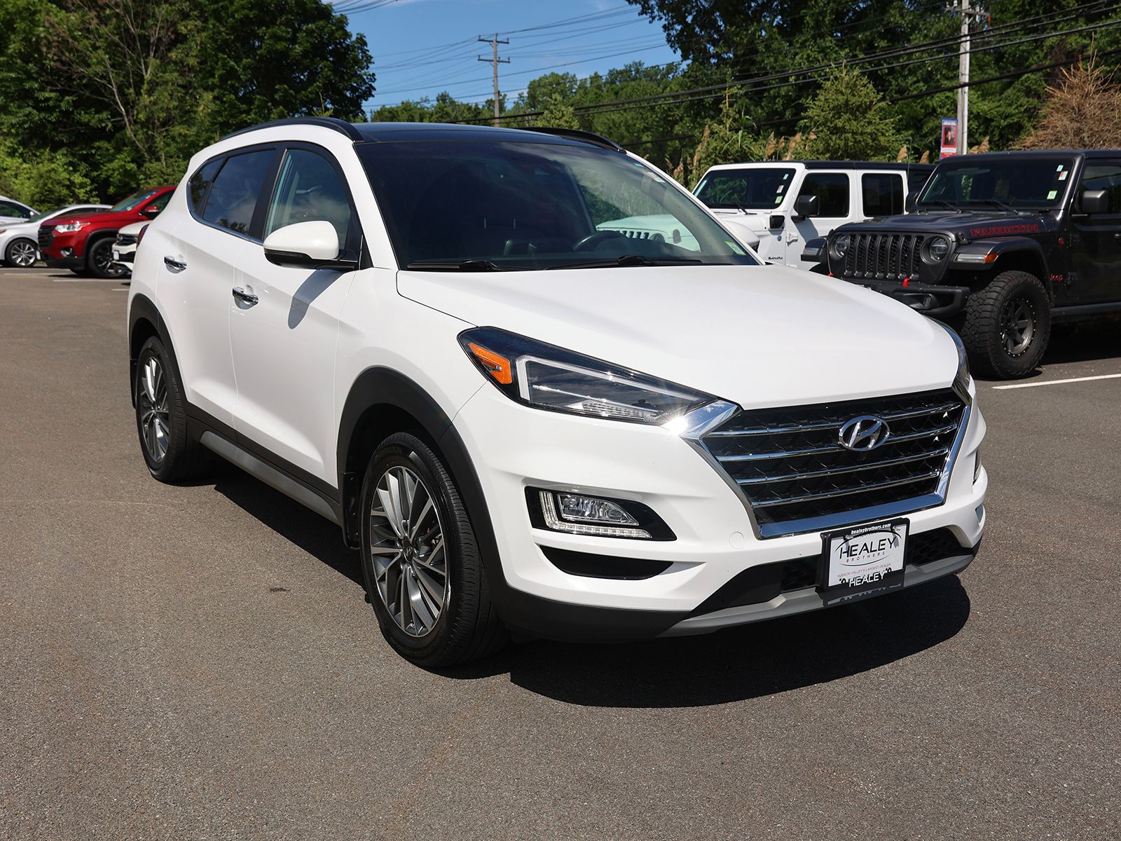 Photo view of 2020 Hyundai Tucson in White