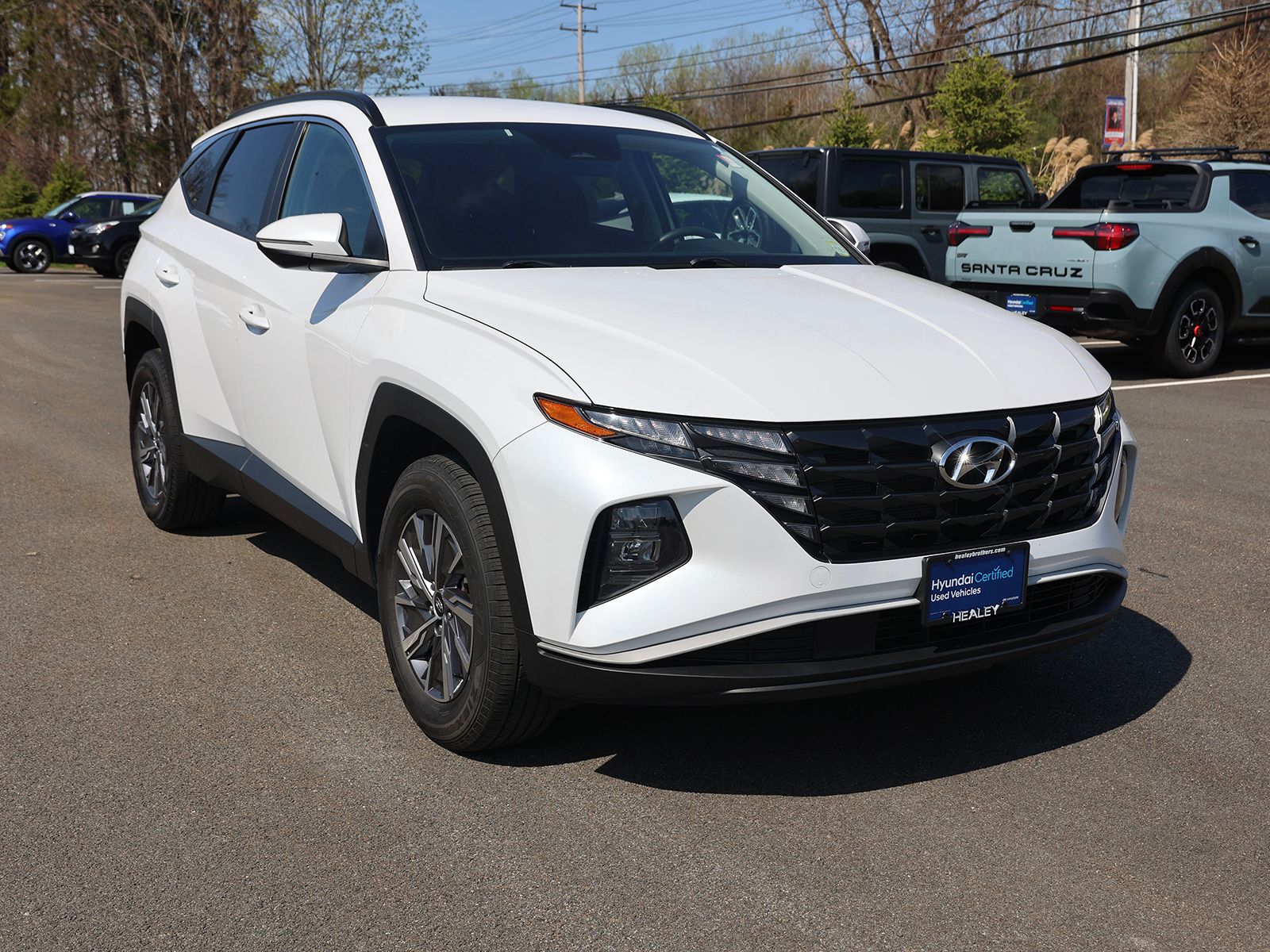 Photo view of 2022 Hyundai Tucson Hybrid in White