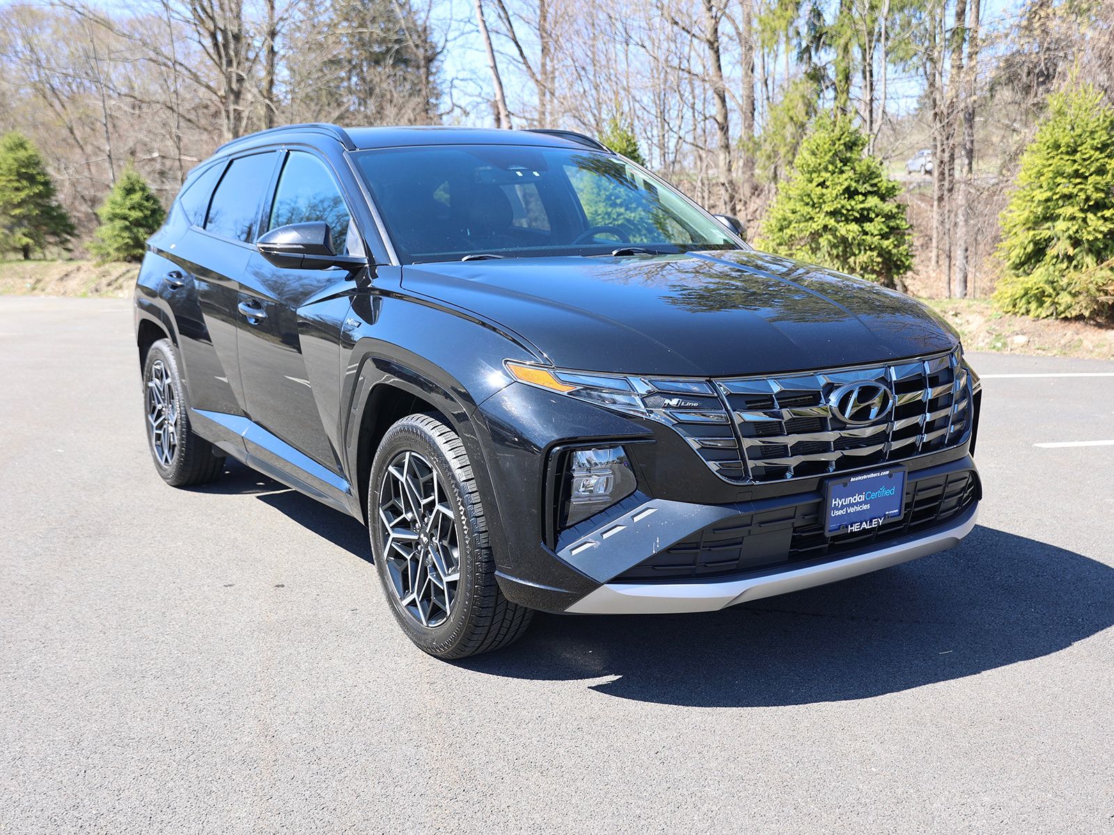Photo view of 2022 Hyundai Tucson in Black