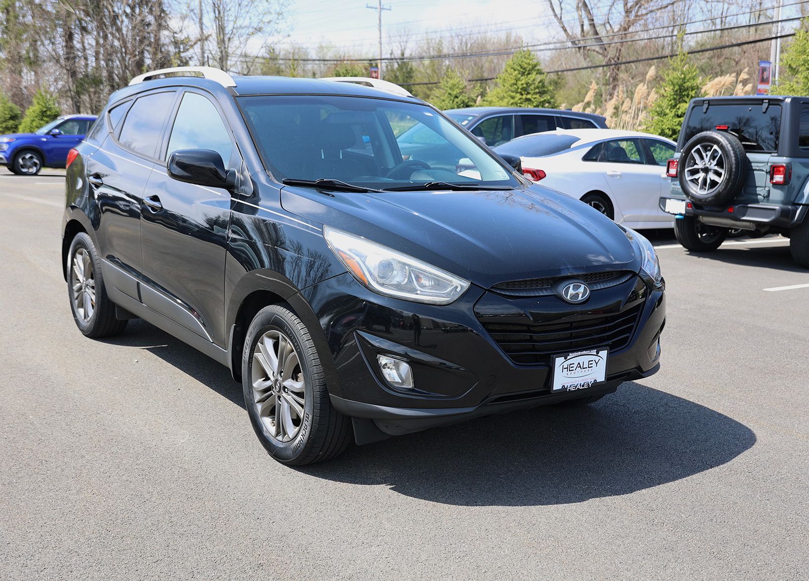 Photo view of 2015 Hyundai Tucson in Black