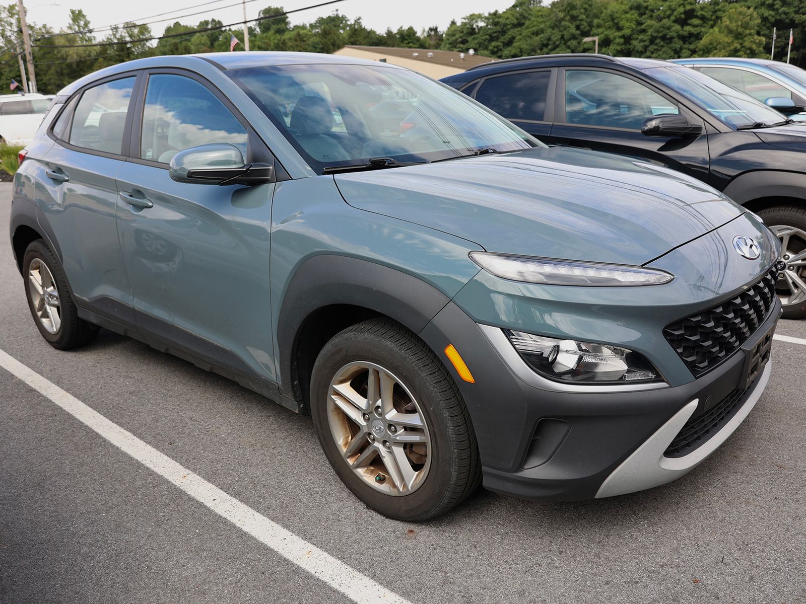 Photo view of 2022 Hyundai Kona in Green