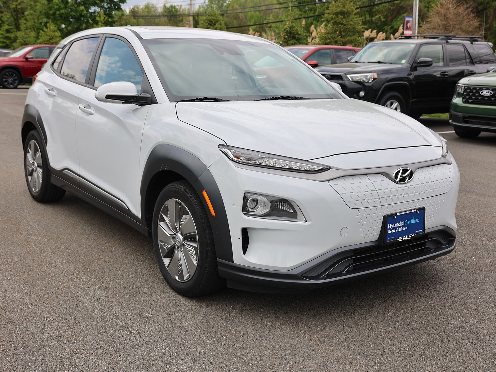 Photo view of 2021 Hyundai Kona Electric in White