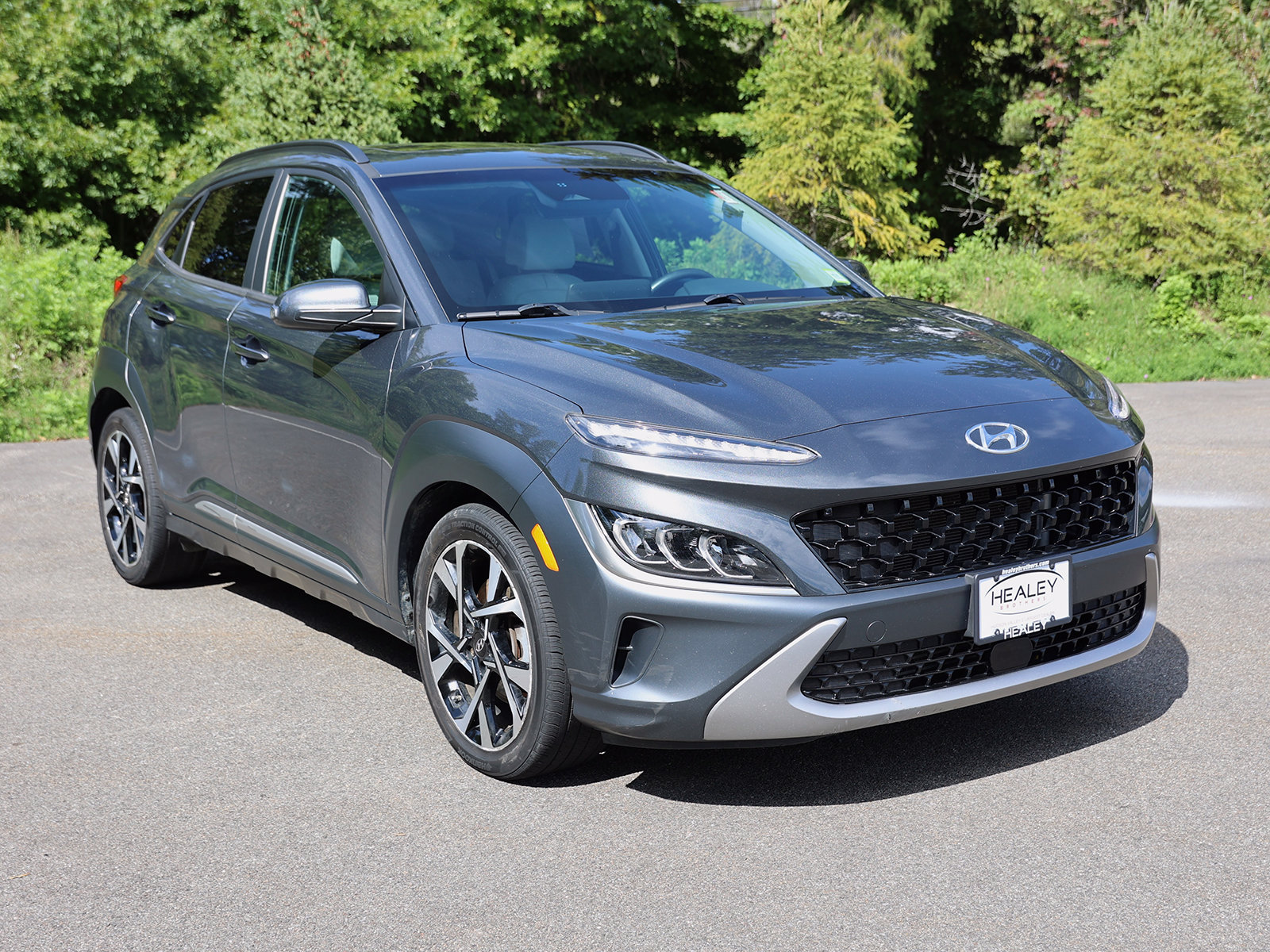 Photo view of 2023 Hyundai Kona in Gray