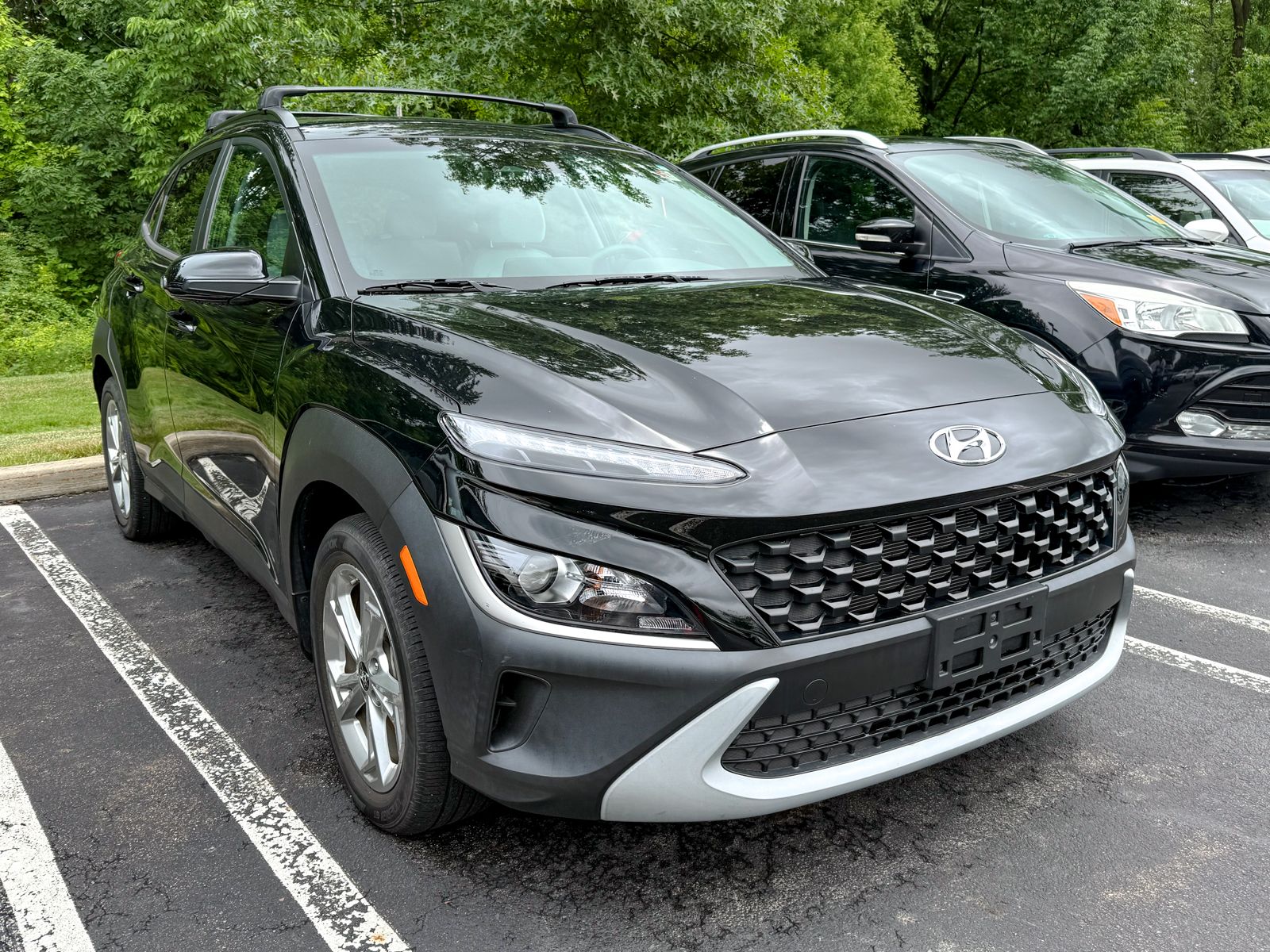 Photo view of 2023 Hyundai Kona in Black