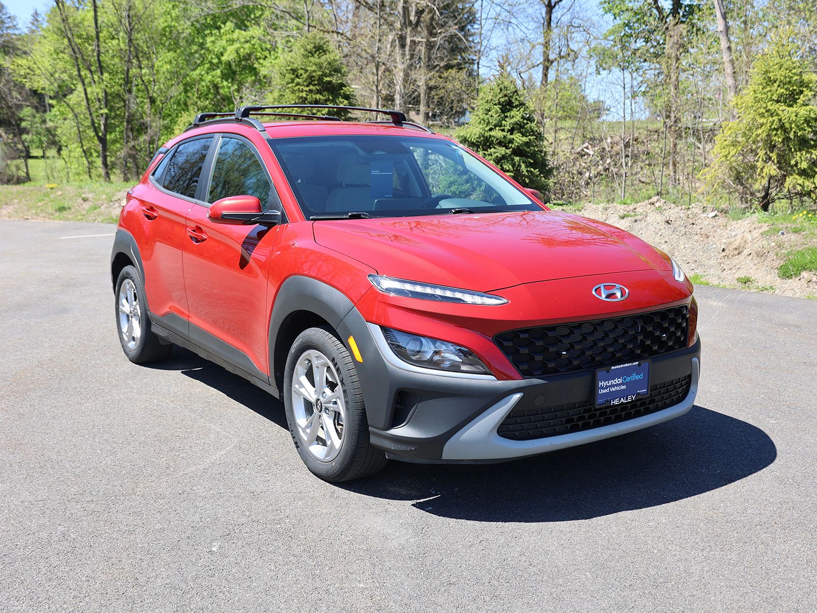 Photo view of 2022 Hyundai Kona in Red
