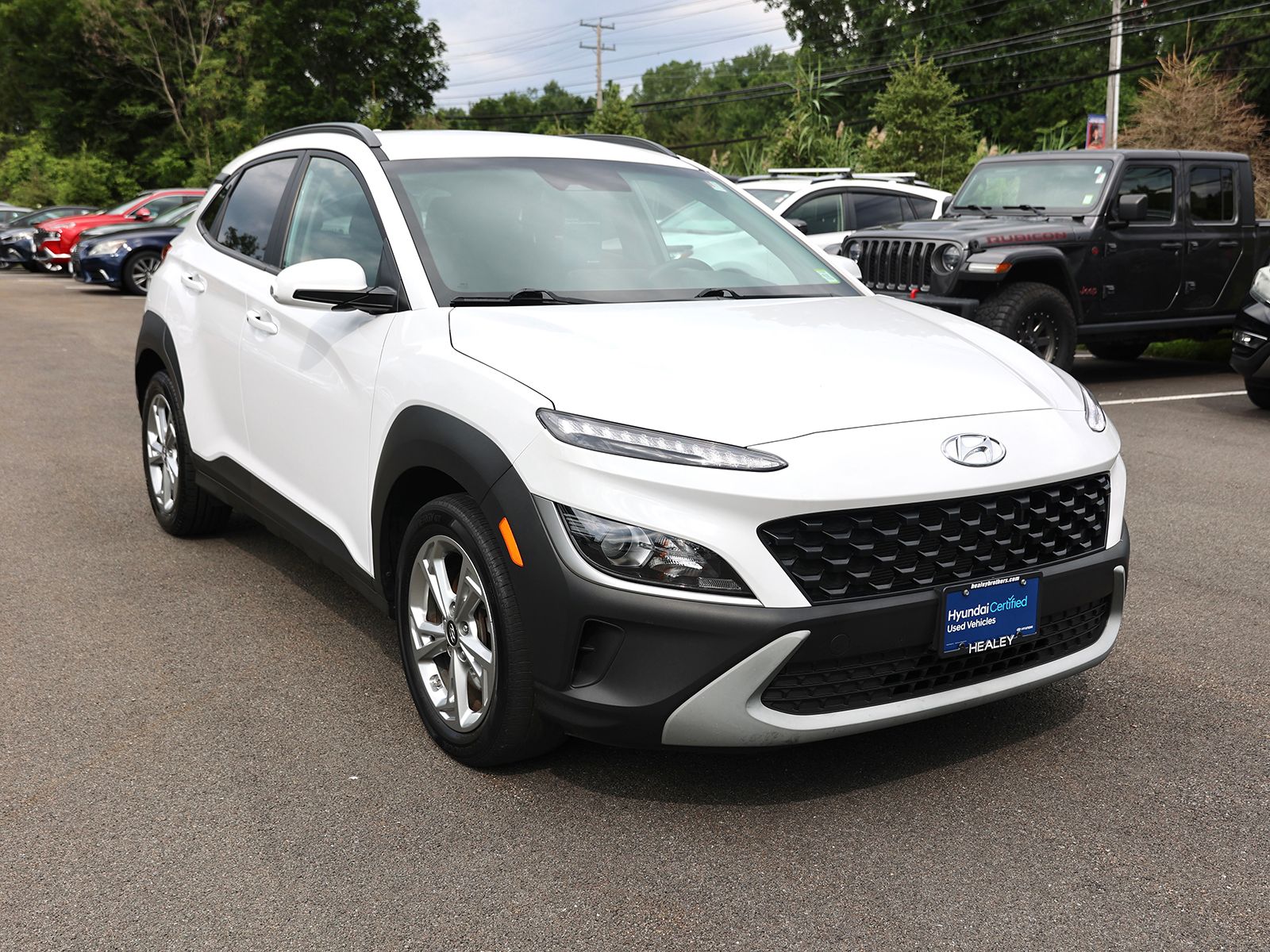 Photo view of 2023 Hyundai Kona in White