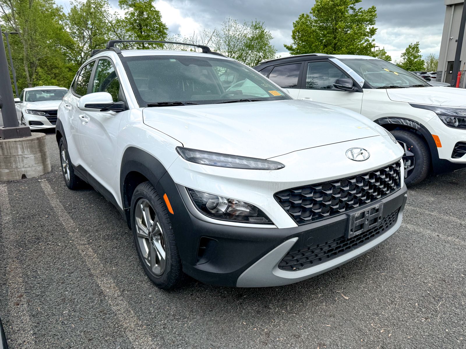 Photo view of 2023 Hyundai Kona in White