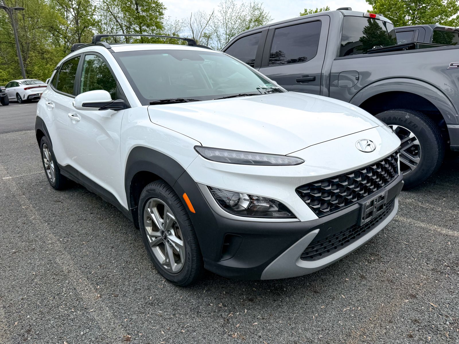 Photo view of 2023 Hyundai Kona in White