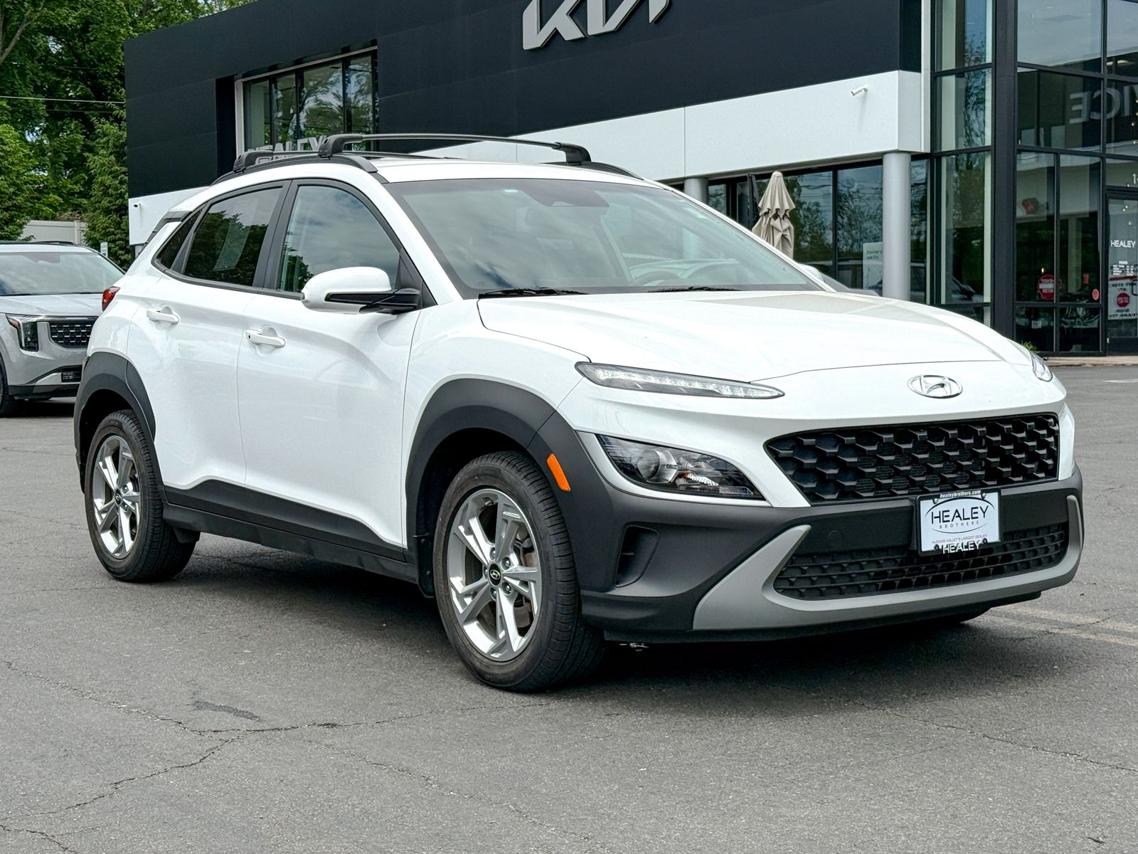 Photo view of 2023 Hyundai Kona in White