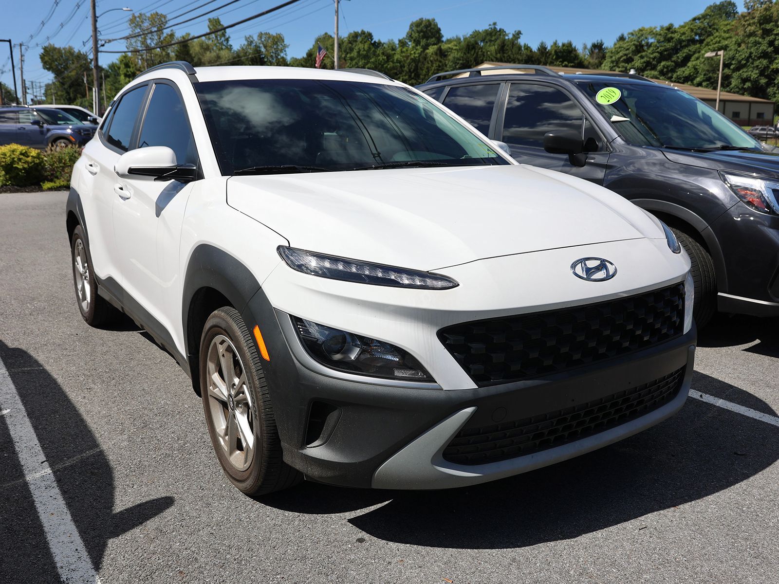 Photo view of 2023 Hyundai Kona in White