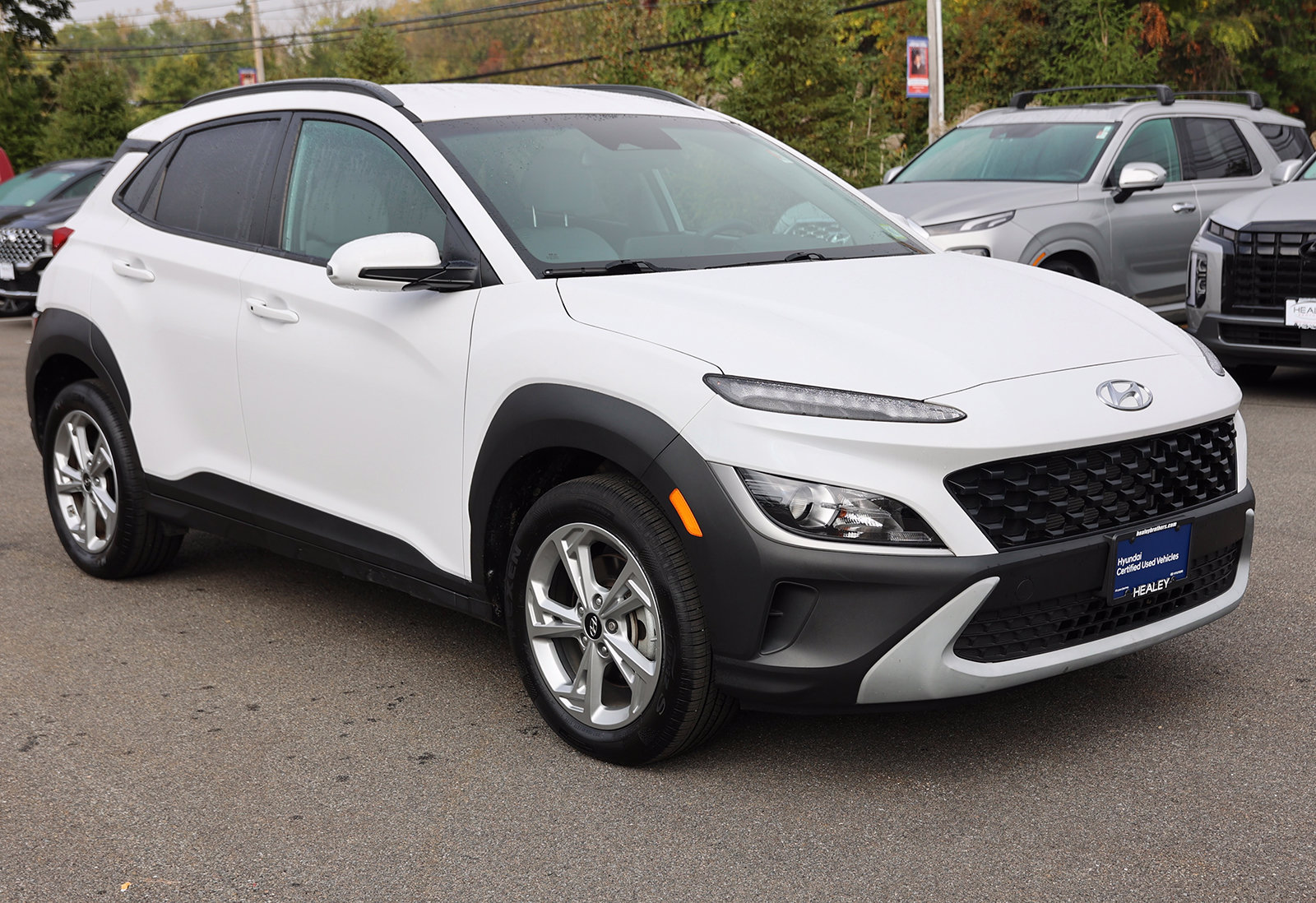 Photo view of 2023 Hyundai Kona in White