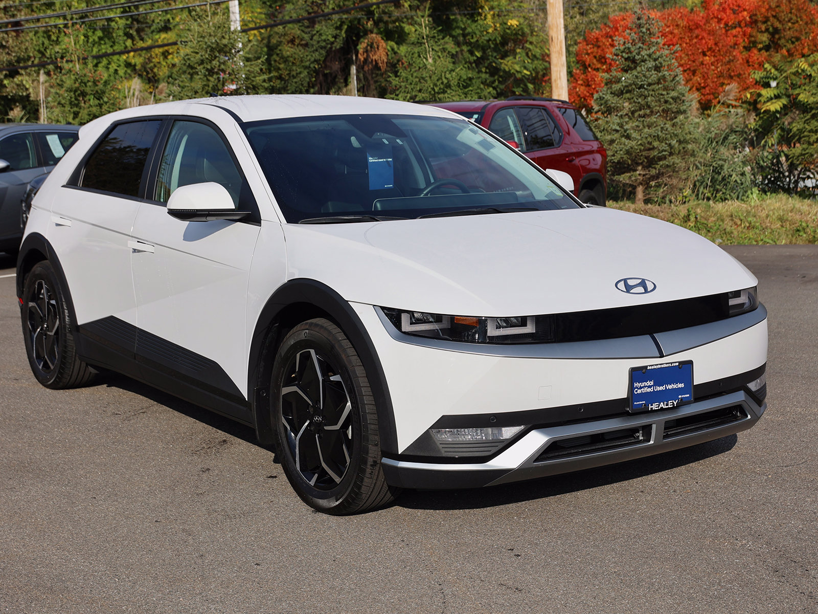 Photo view of 2023 Hyundai IONIQ 5 in White