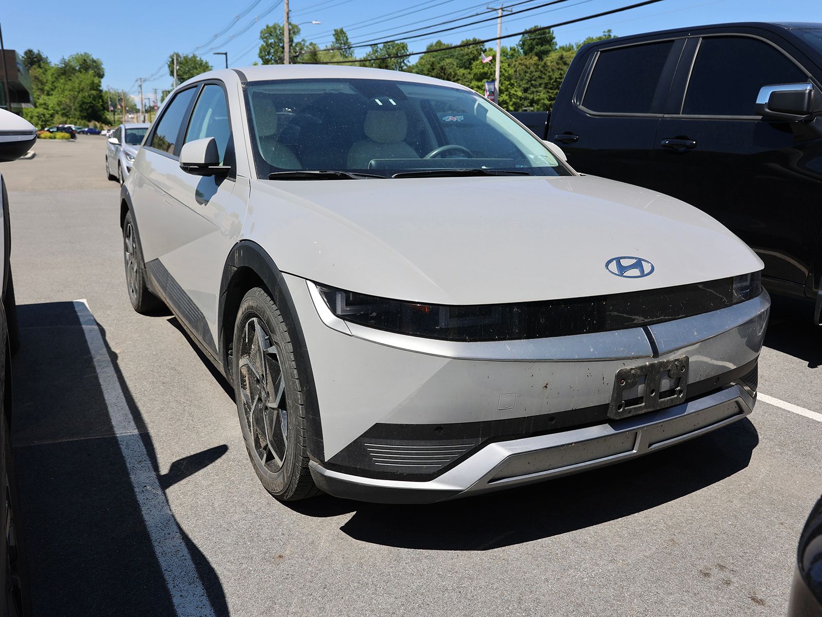 Photo view of 2022 Hyundai IONIQ 5 in Gray