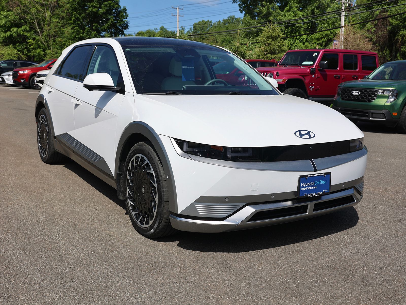 Photo view of 2023 Hyundai IONIQ 5 in White
