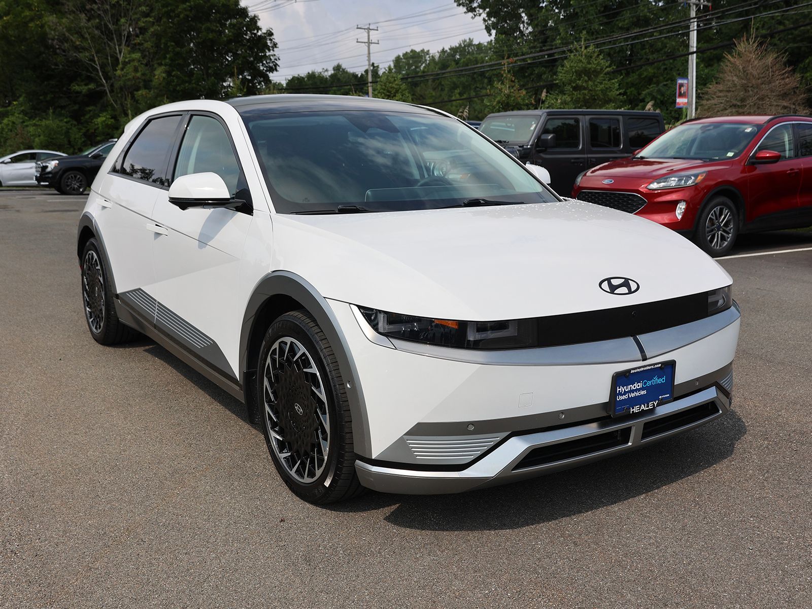 Photo view of 2023 Hyundai IONIQ 5 in White