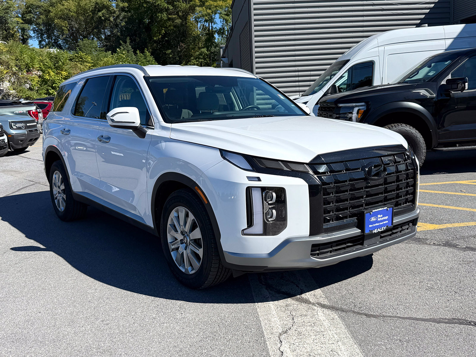 Photo view of 2025 Hyundai Palisade in White