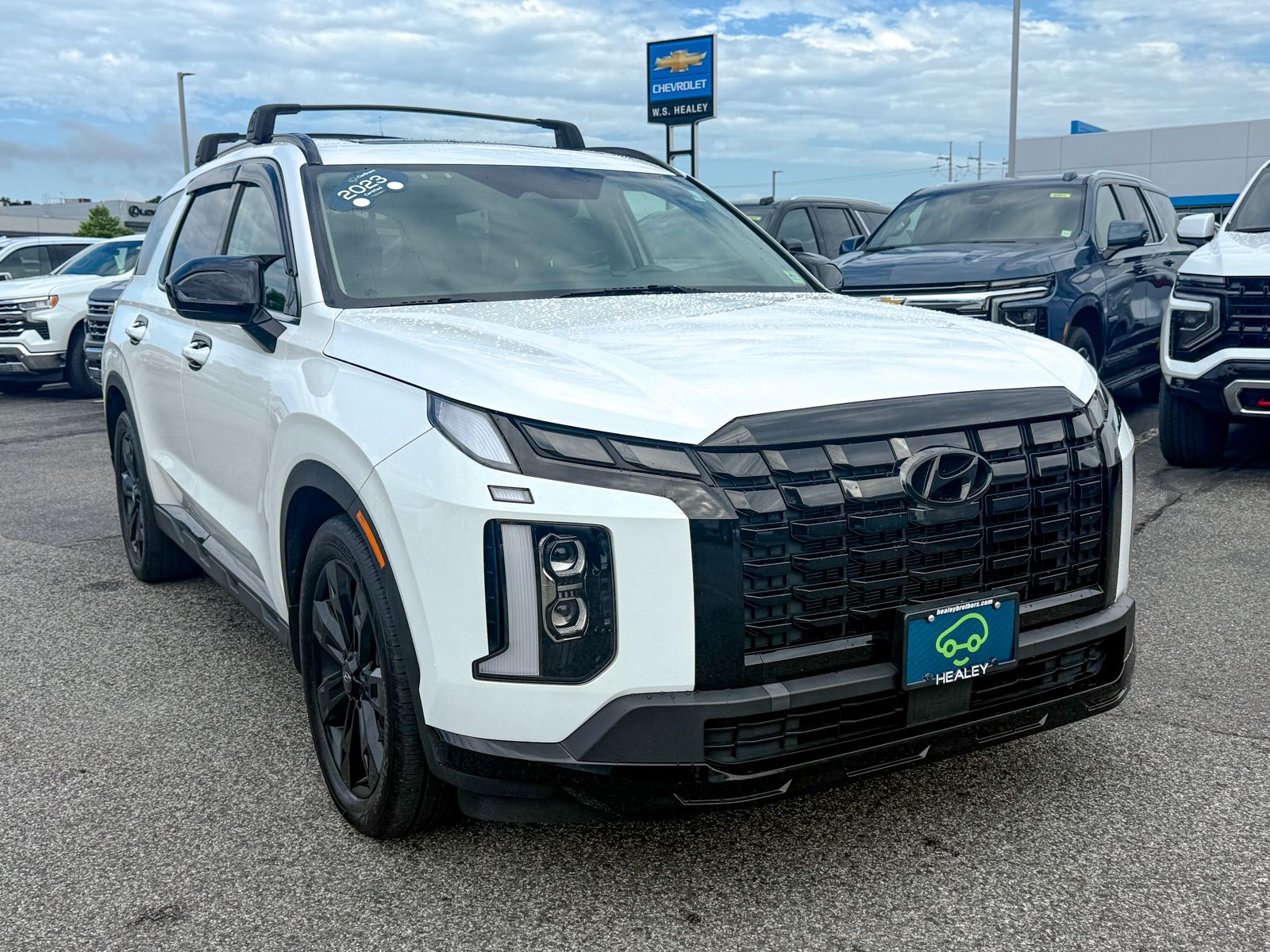 Photo view of 2023 Hyundai Palisade in White