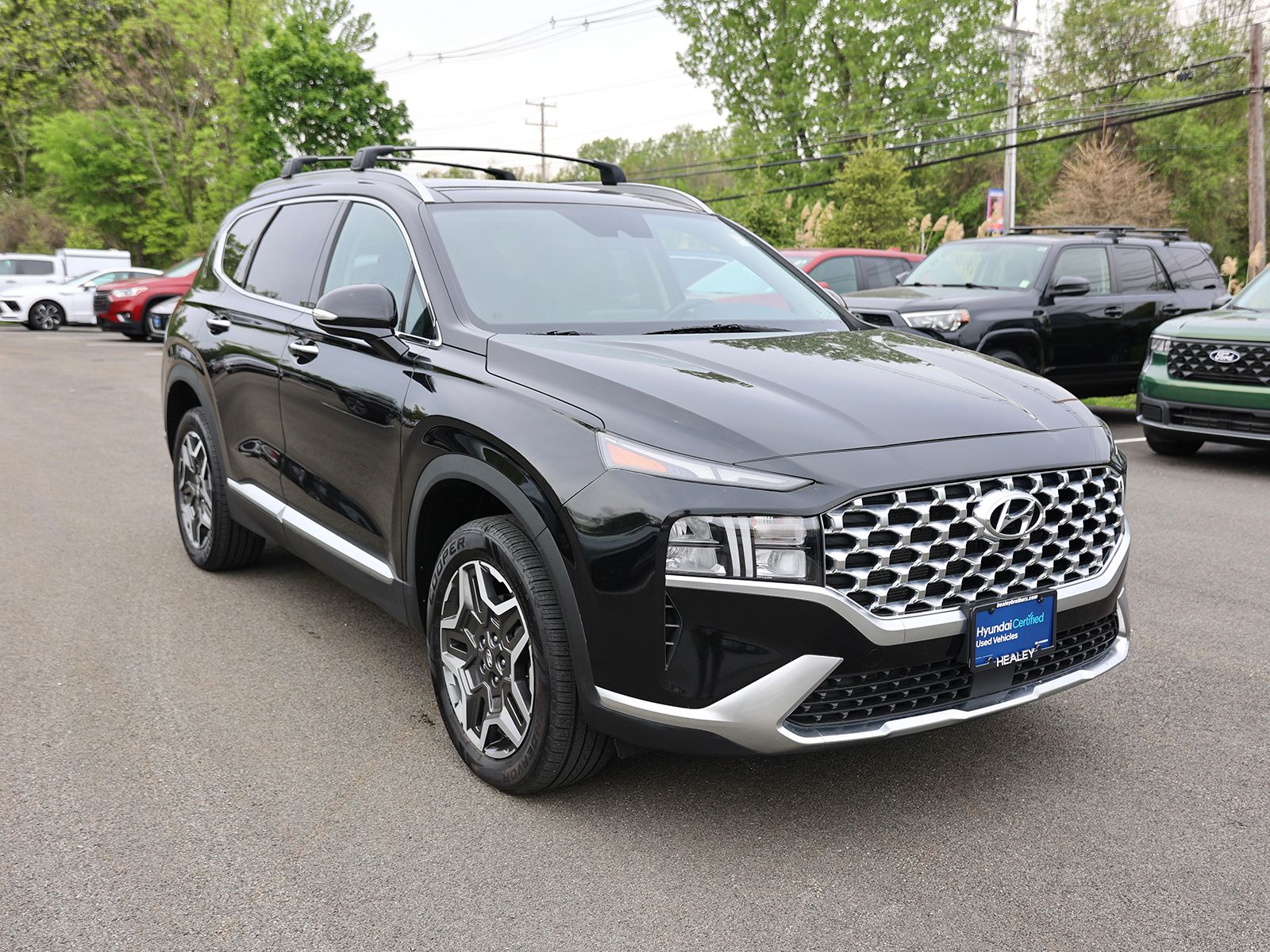 Photo view of 2022 Hyundai Santa Fe Hybrid in Black