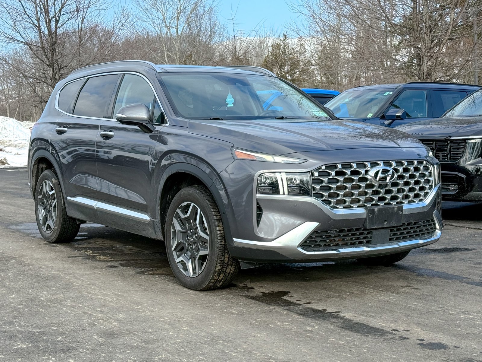 Photo view of 2022 Hyundai Santa Fe Hybrid in Gray