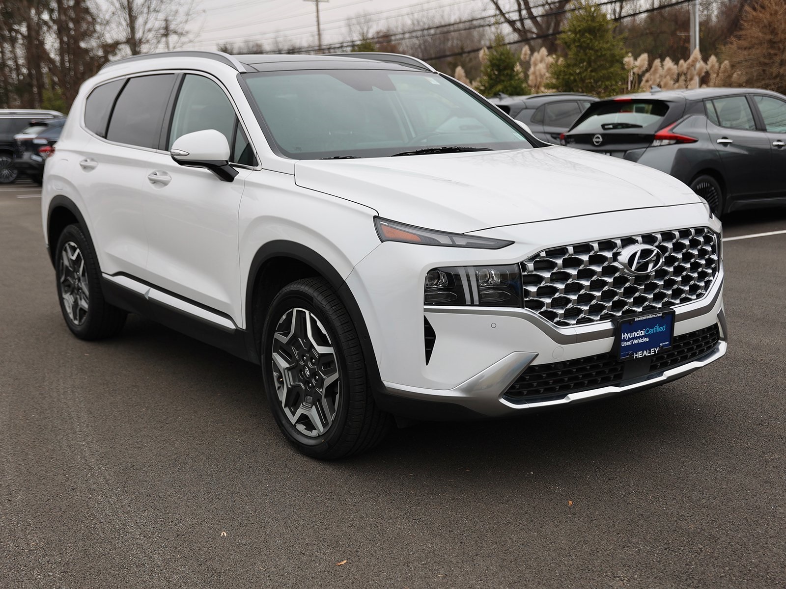 Photo view of 2023 Hyundai Santa Fe Plug-In Hybrid in White