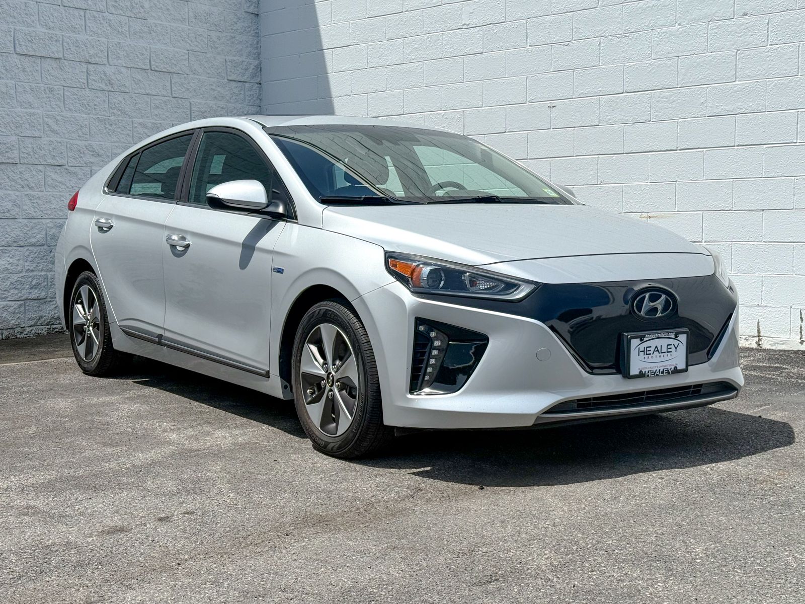 Photo view of 2019 Hyundai Ioniq Electric in Silver