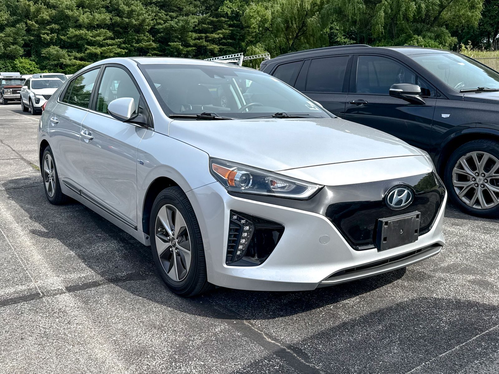 Photo view of 2019 Hyundai Ioniq Electric in Silver