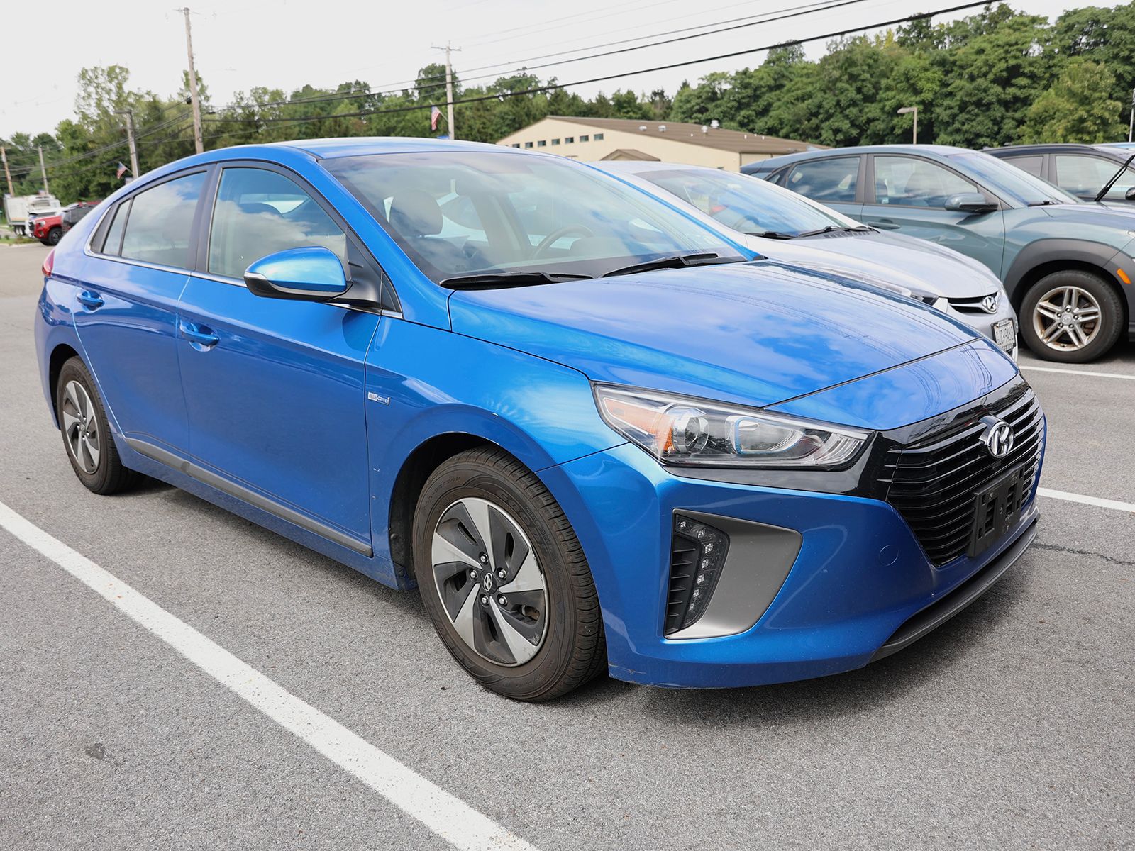 Photo view of 2018 Hyundai Ioniq Hybrid in Blue