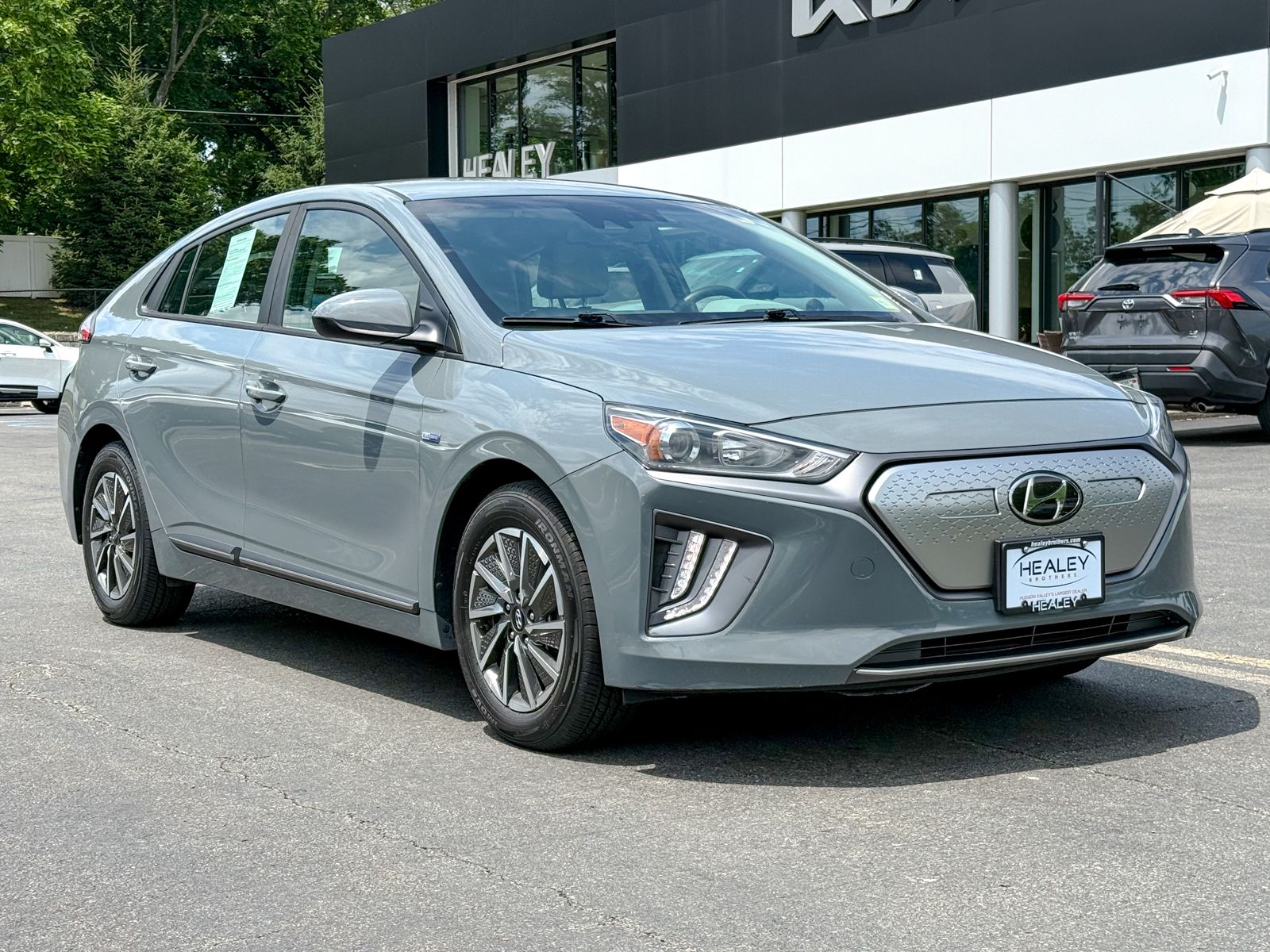 Photo view of 2020 Hyundai Ioniq Electric in Gray