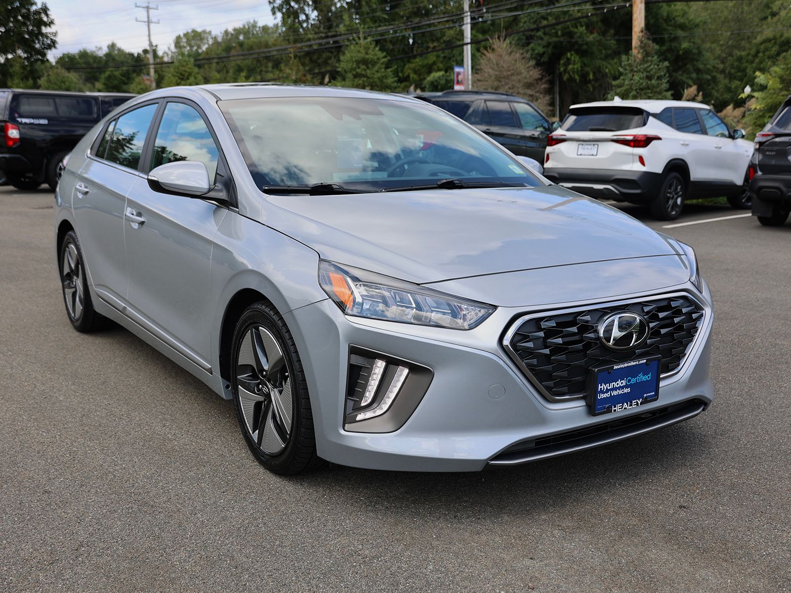 Photo view of 2022 Hyundai Ioniq Hybrid in Silver