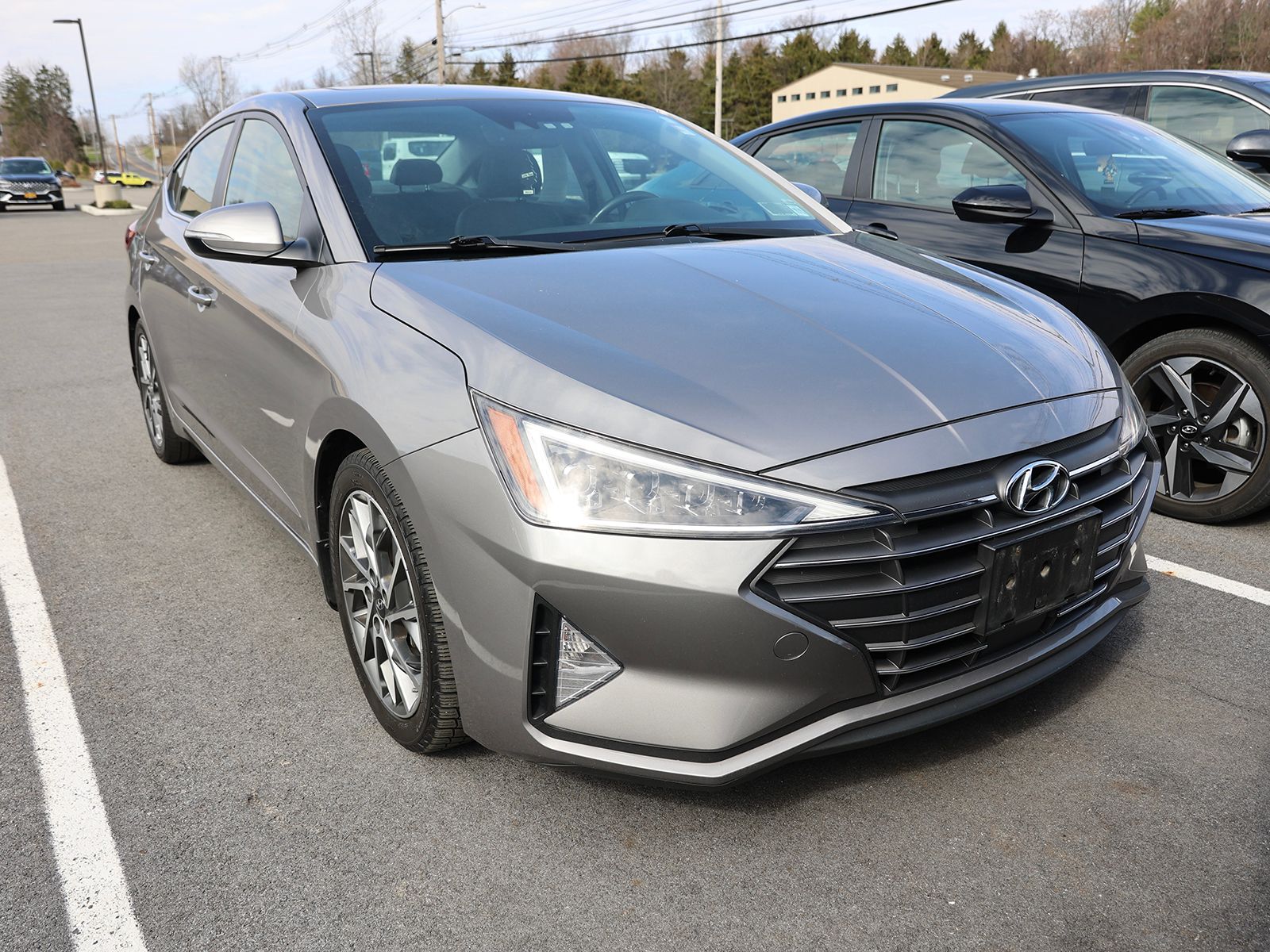 Photo view of 2020 Hyundai Elantra in Gray