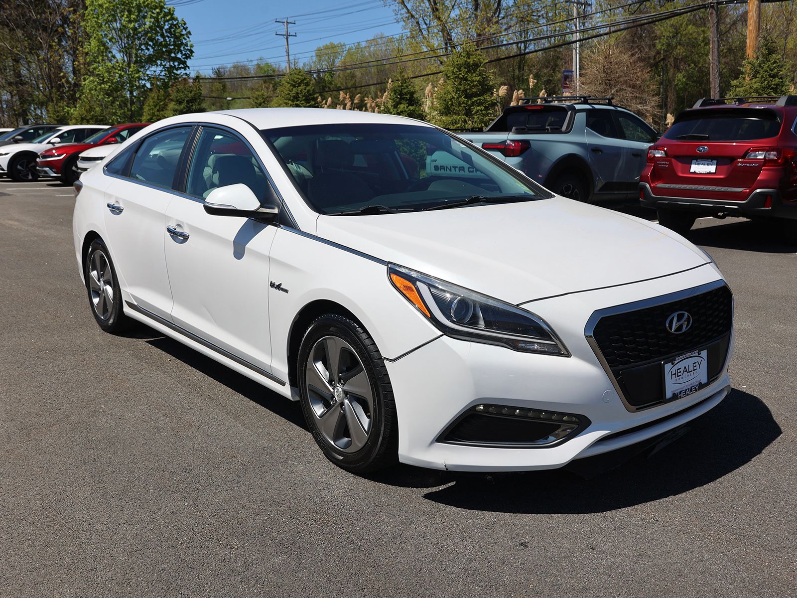 Photo view of 2017 Hyundai Sonata Hybrid in White