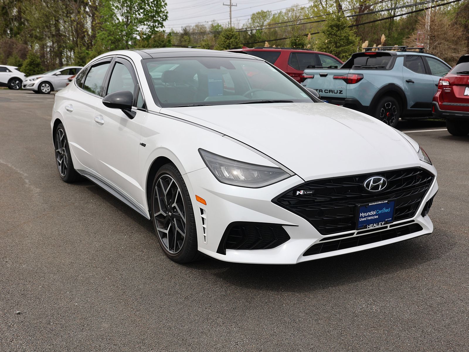 Photo view of 2022 Hyundai Sonata in White
