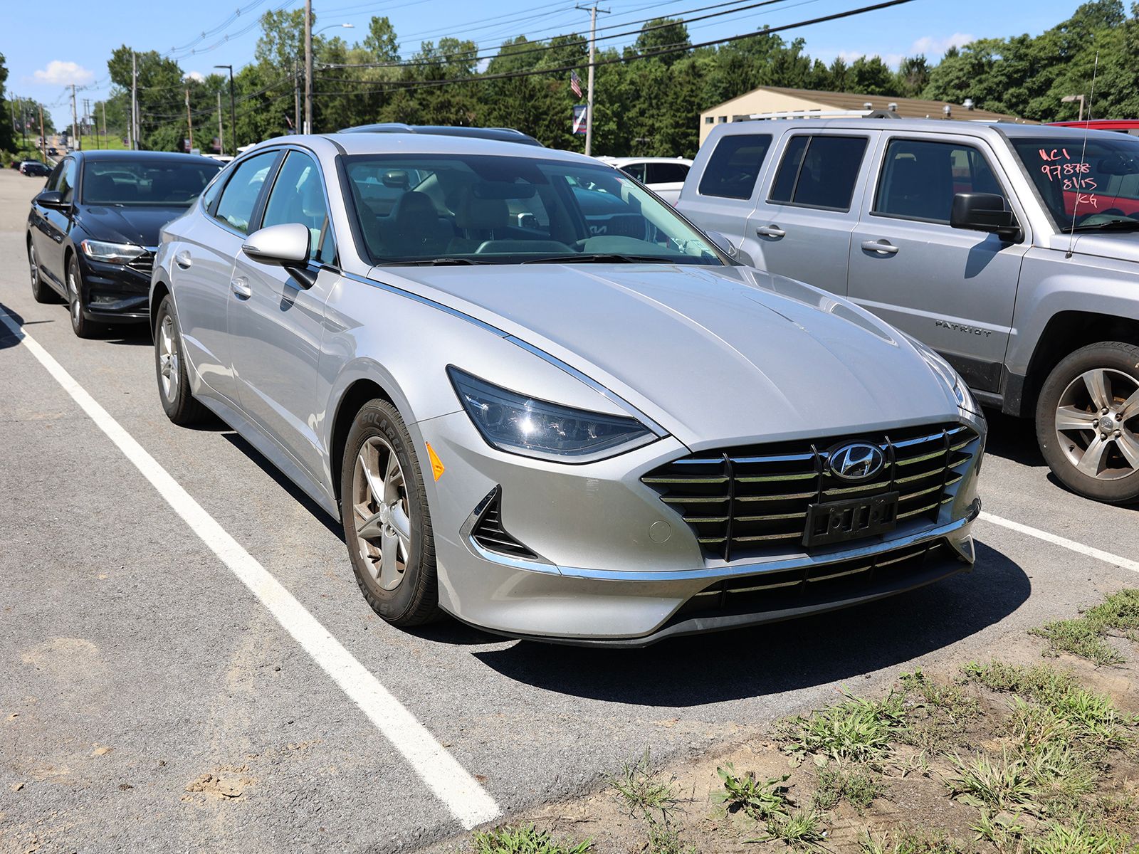 Photo view of 2023 Hyundai Sonata in Silver