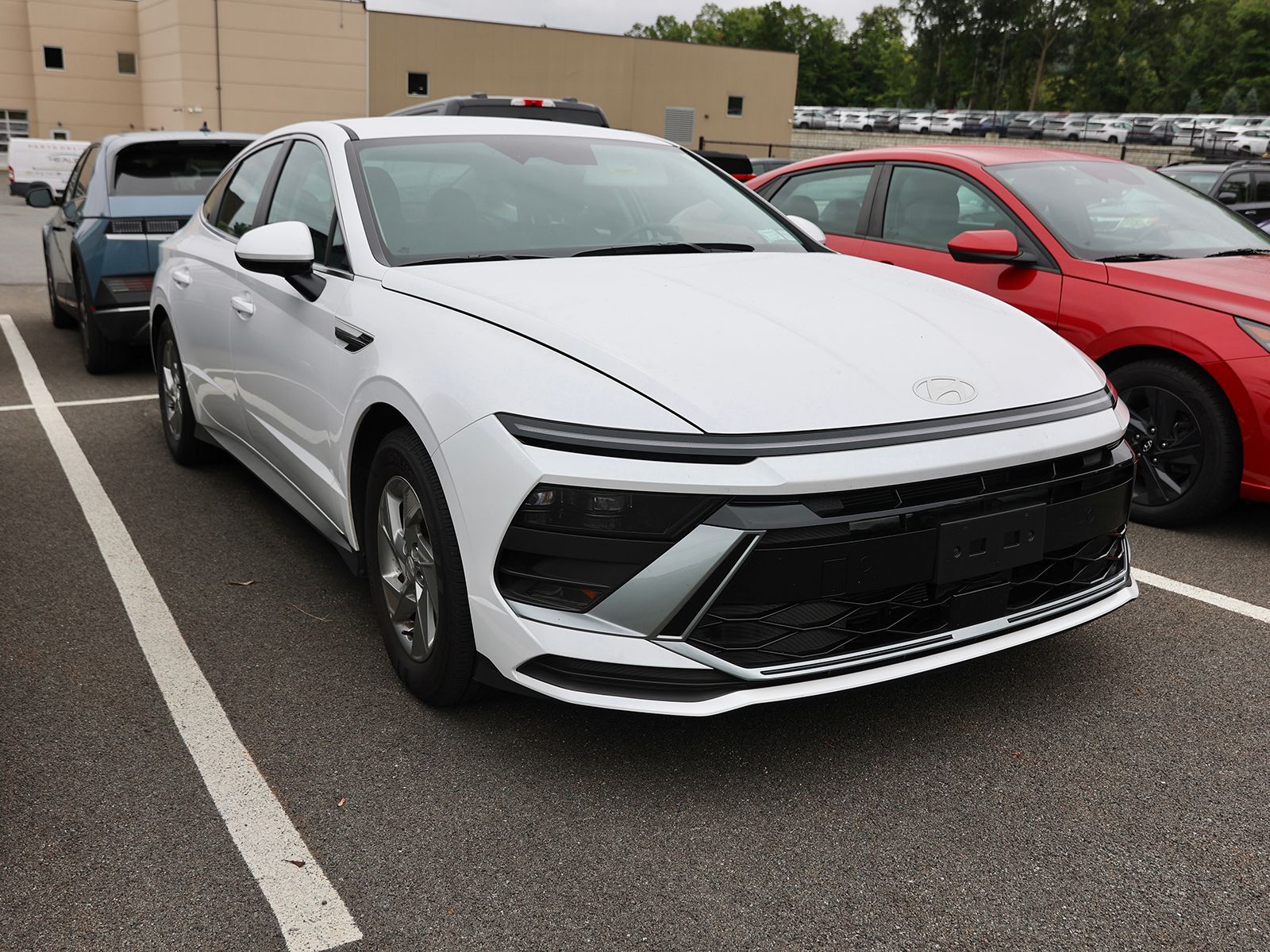 Photo view of 2025 Hyundai Sonata in White