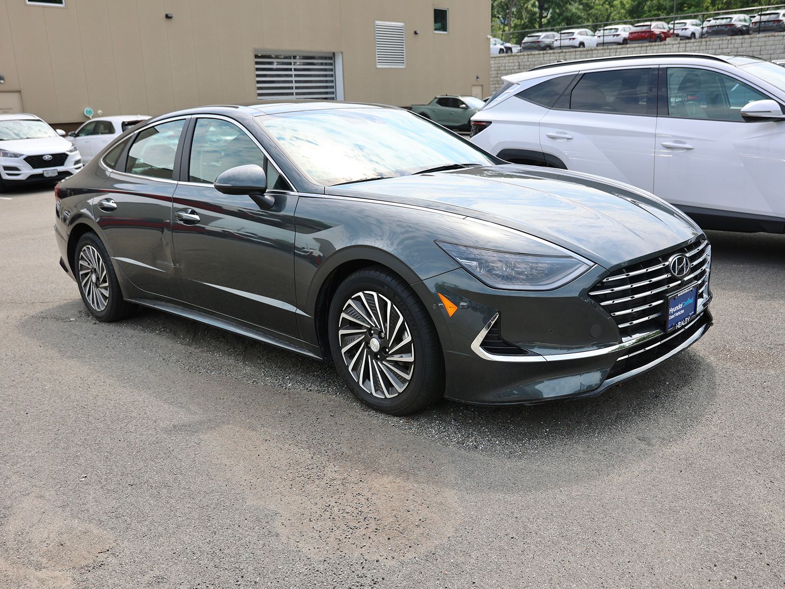 Photo view of 2023 Hyundai Sonata Hybrid in Gray