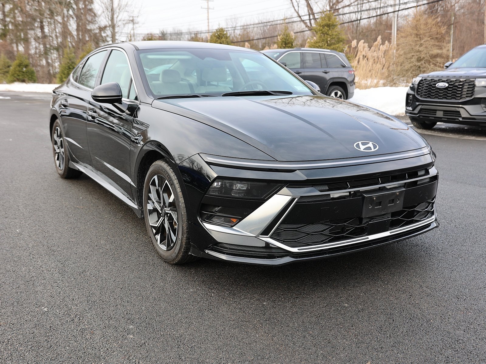 Photo view of 2025 Hyundai Sonata in Black