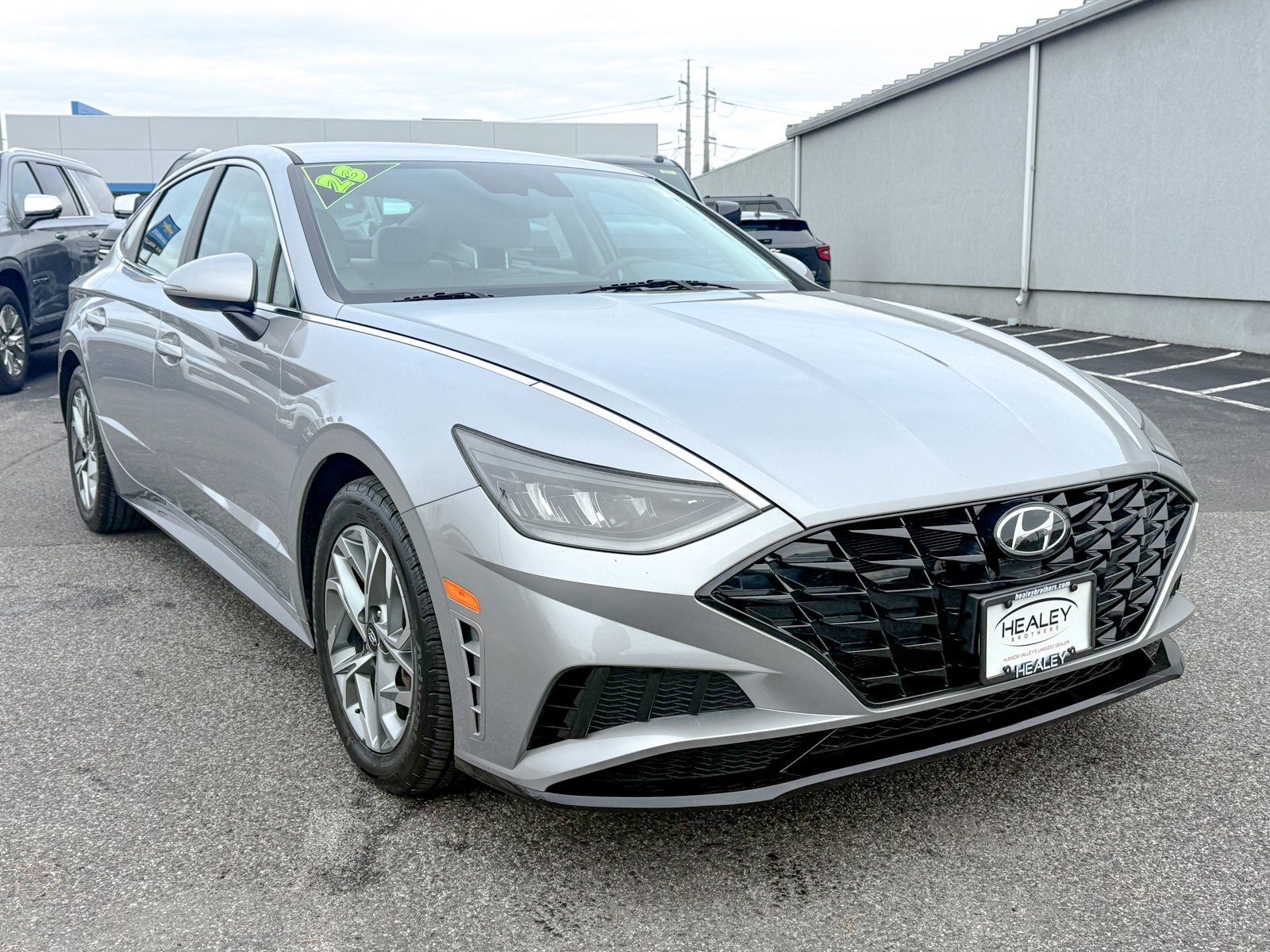 Photo view of 2023 Hyundai Sonata in Silver