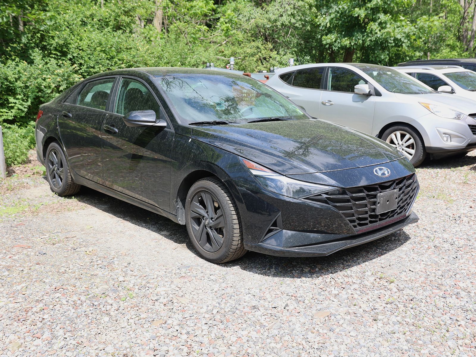 Photo view of 2023 Hyundai Elantra in Black