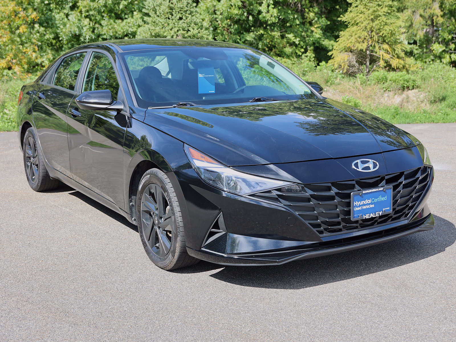 Photo view of 2023 Hyundai Elantra in Black