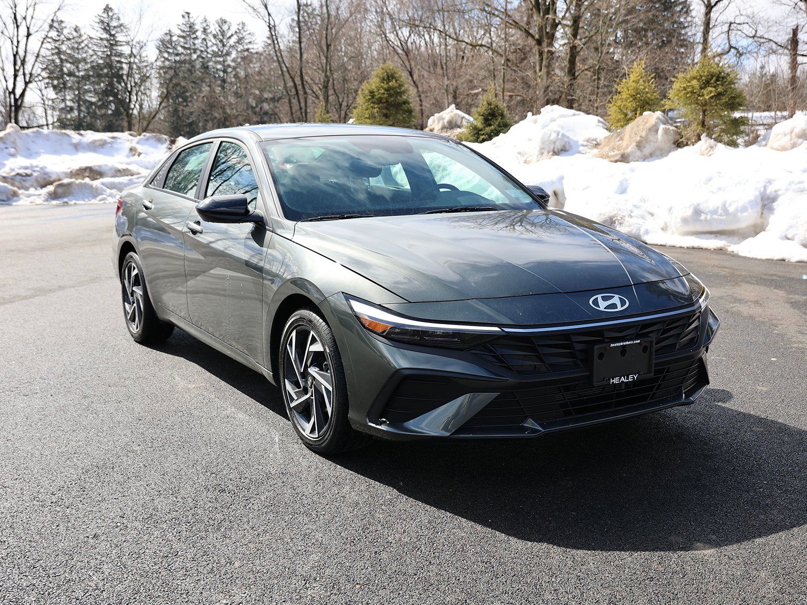 Photo view of 2025 Hyundai Elantra Hybrid in Gray