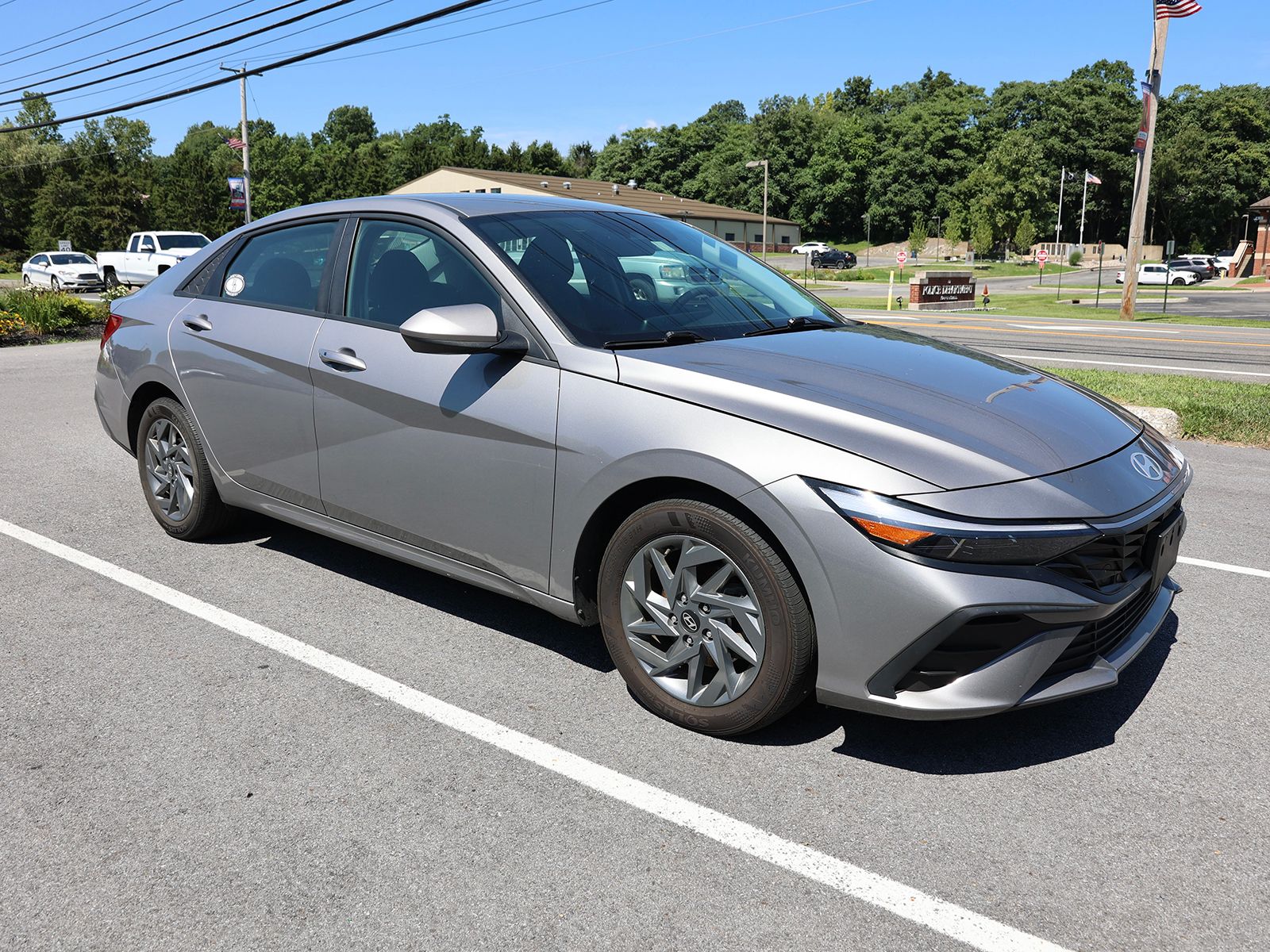 Photo view of 2024 Hyundai Elantra Hybrid in Gray