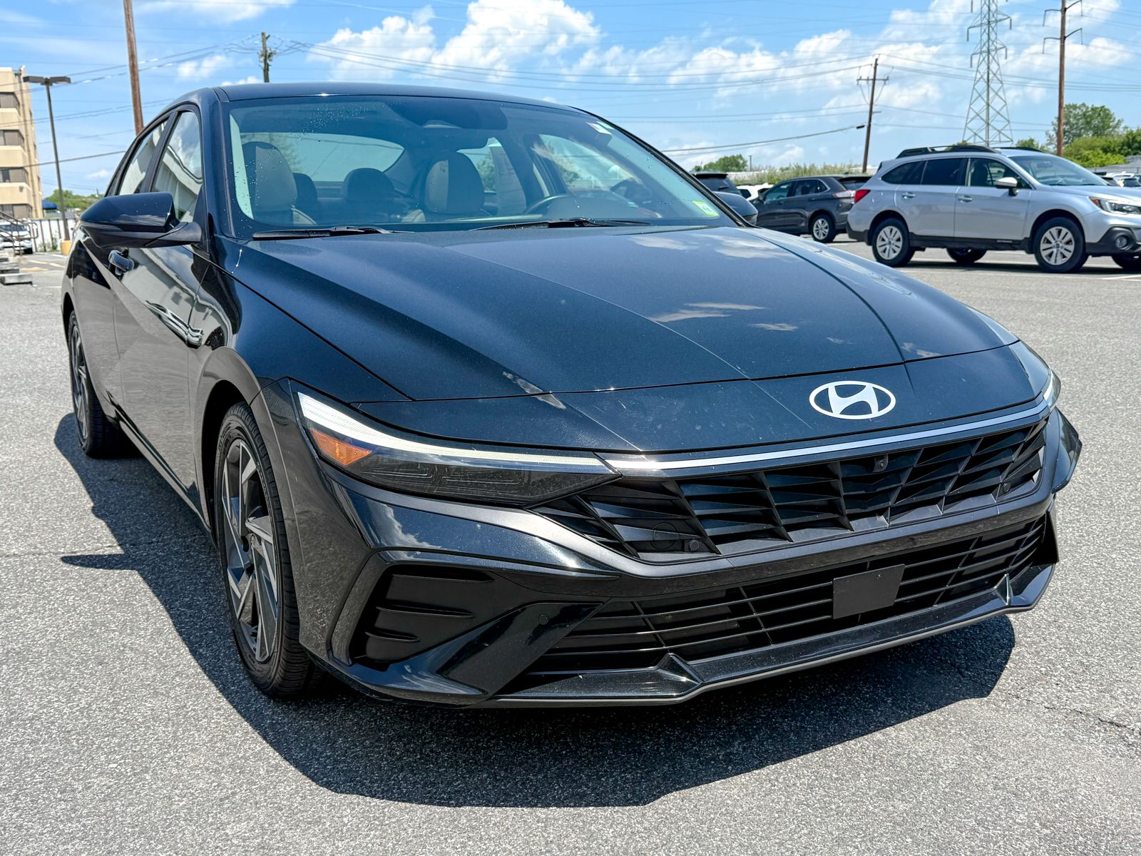 Photo view of 2024 Hyundai Elantra in Black