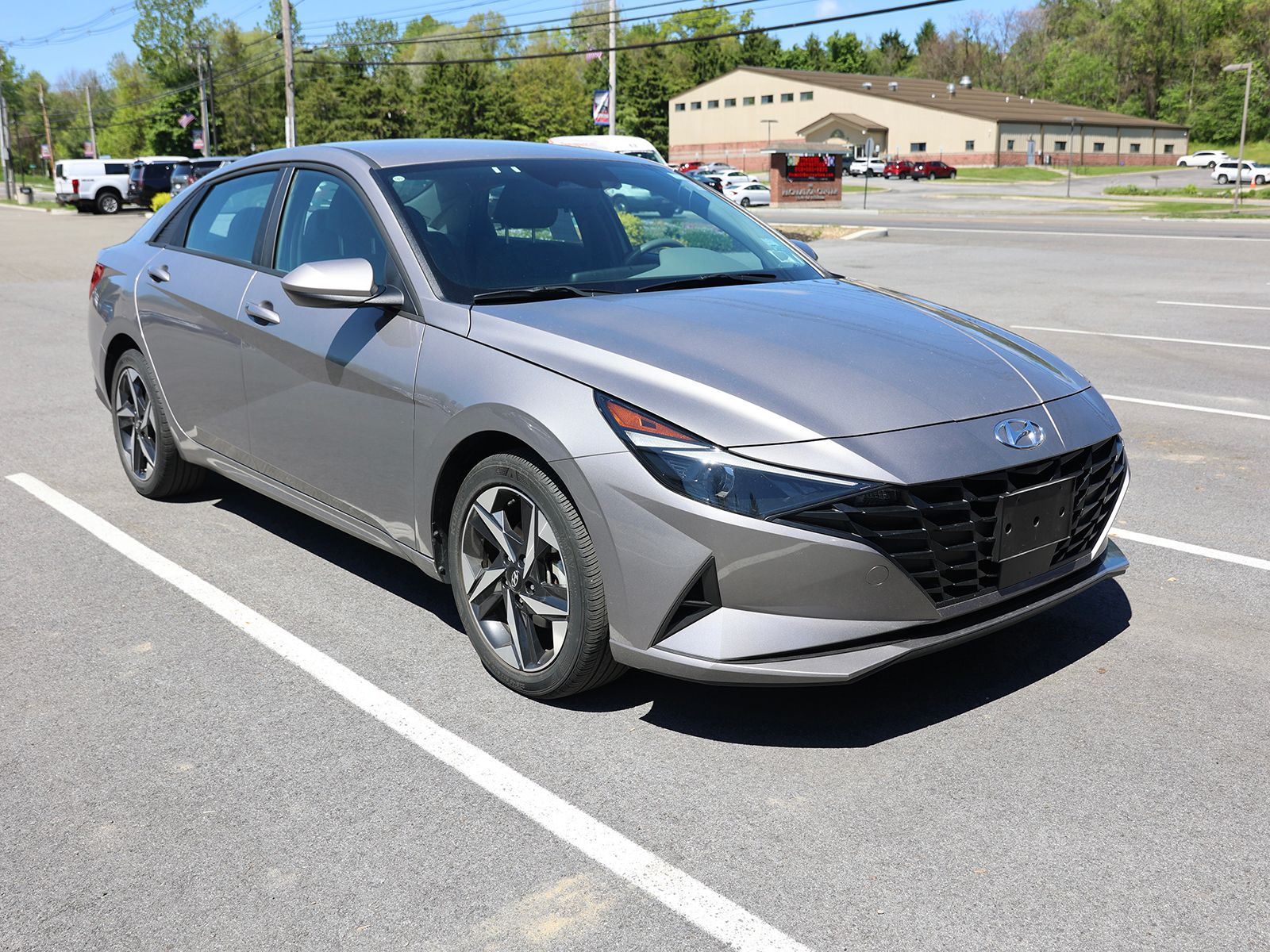 Photo view of 2023 Hyundai Elantra in Gray