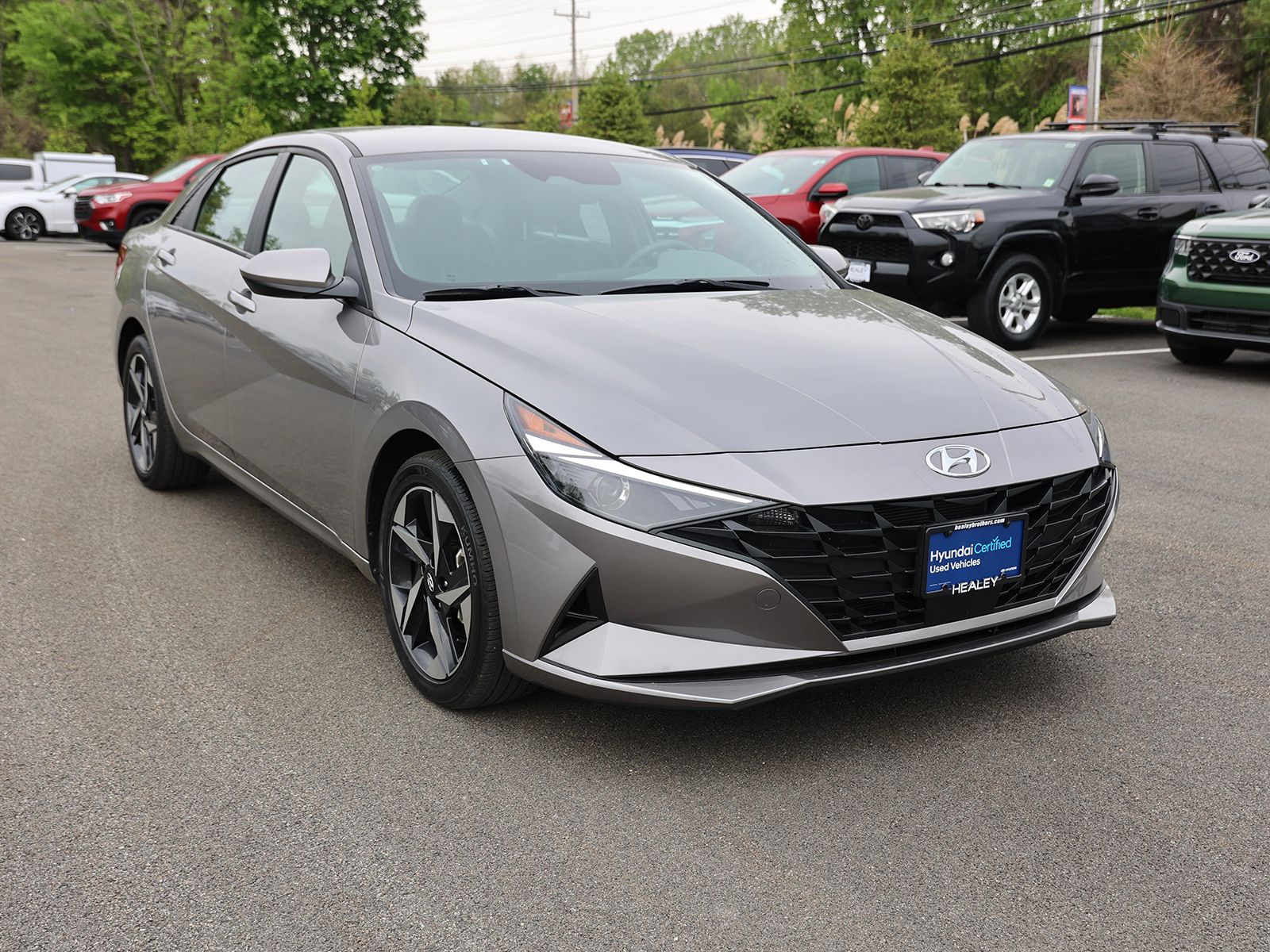 Photo view of 2023 Hyundai Elantra in Gray