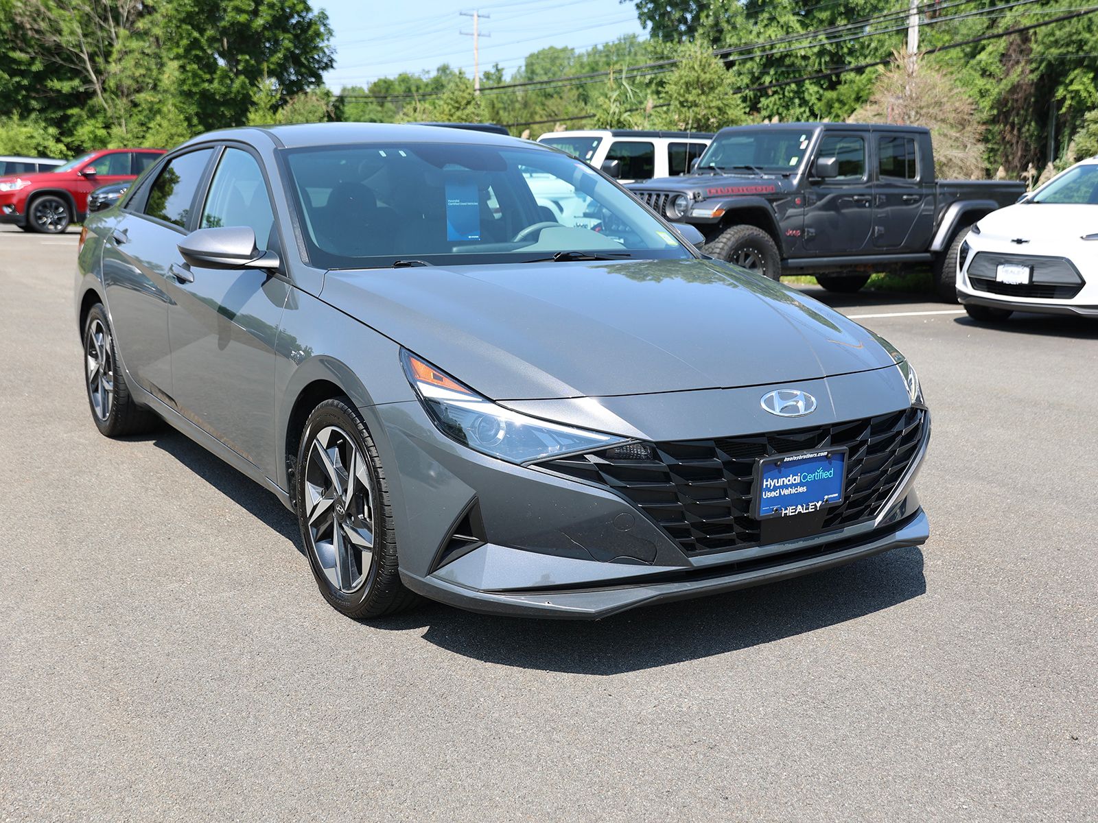 Photo view of 2023 Hyundai Elantra in Gray