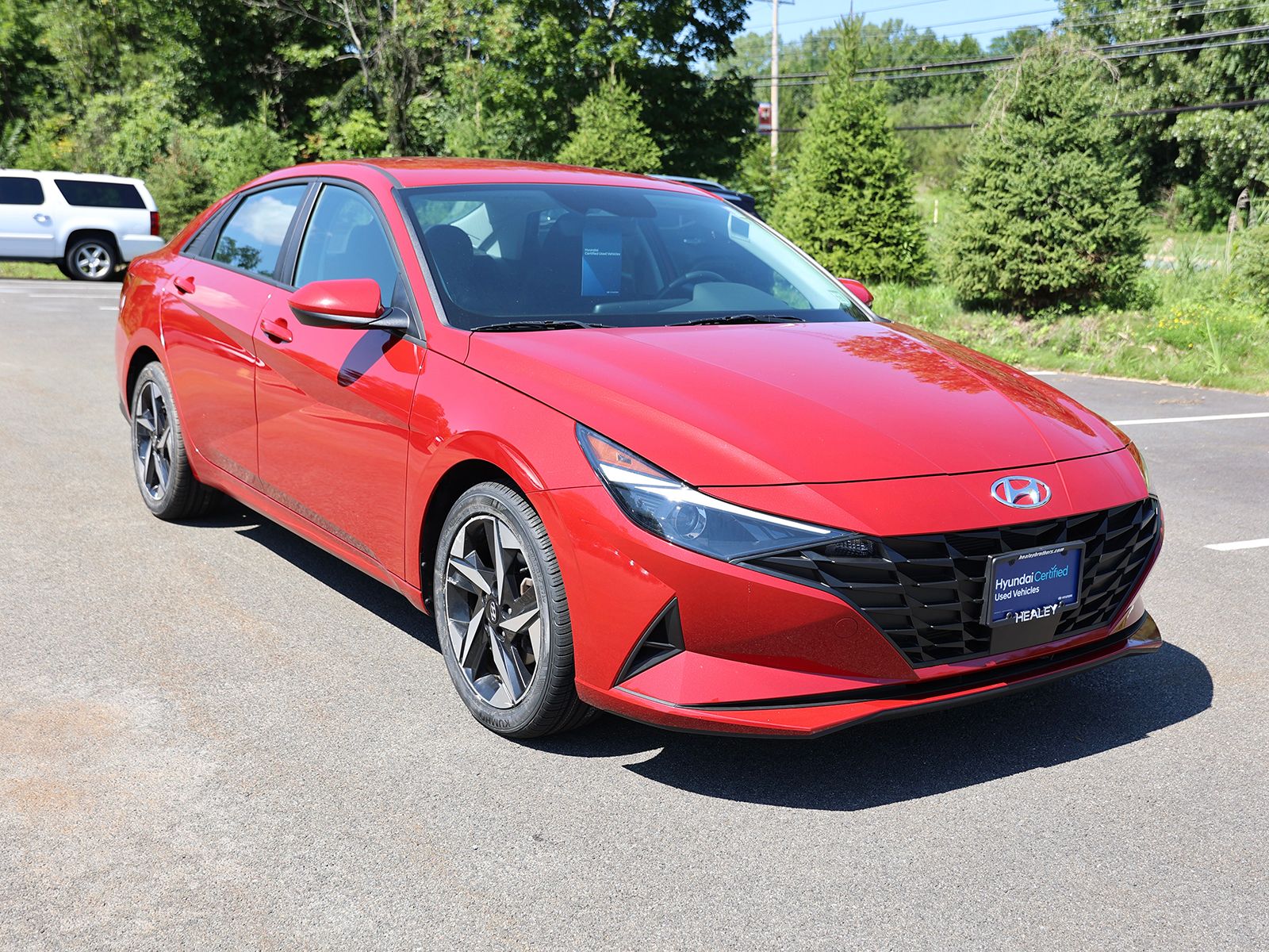 Photo view of 2023 Hyundai Elantra in Red