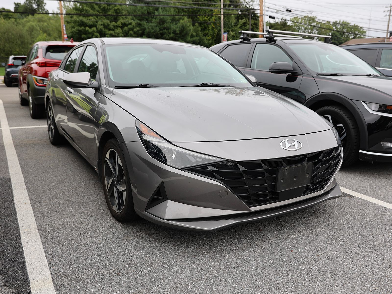 Photo view of 2023 Hyundai Elantra in Gray