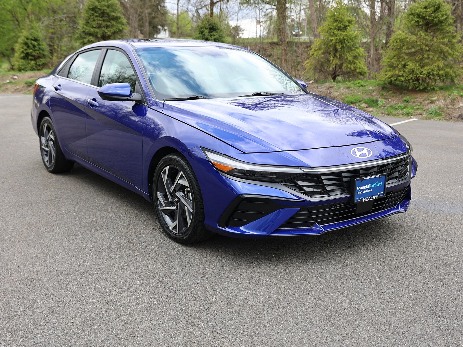 Photo view of 2025 Hyundai Elantra in Blue